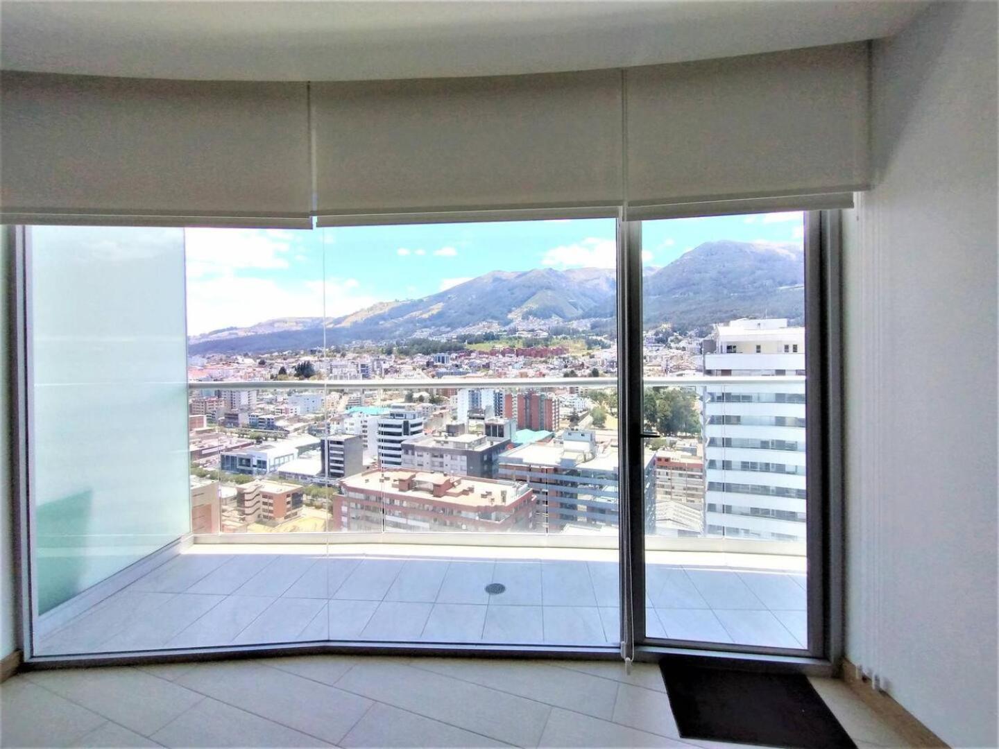 Suite Piso #20 Con Vista Al Pichincha view 4