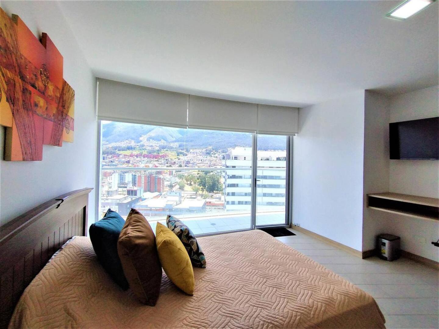 Suite Piso #20 Con Vista Al Pichincha view 5