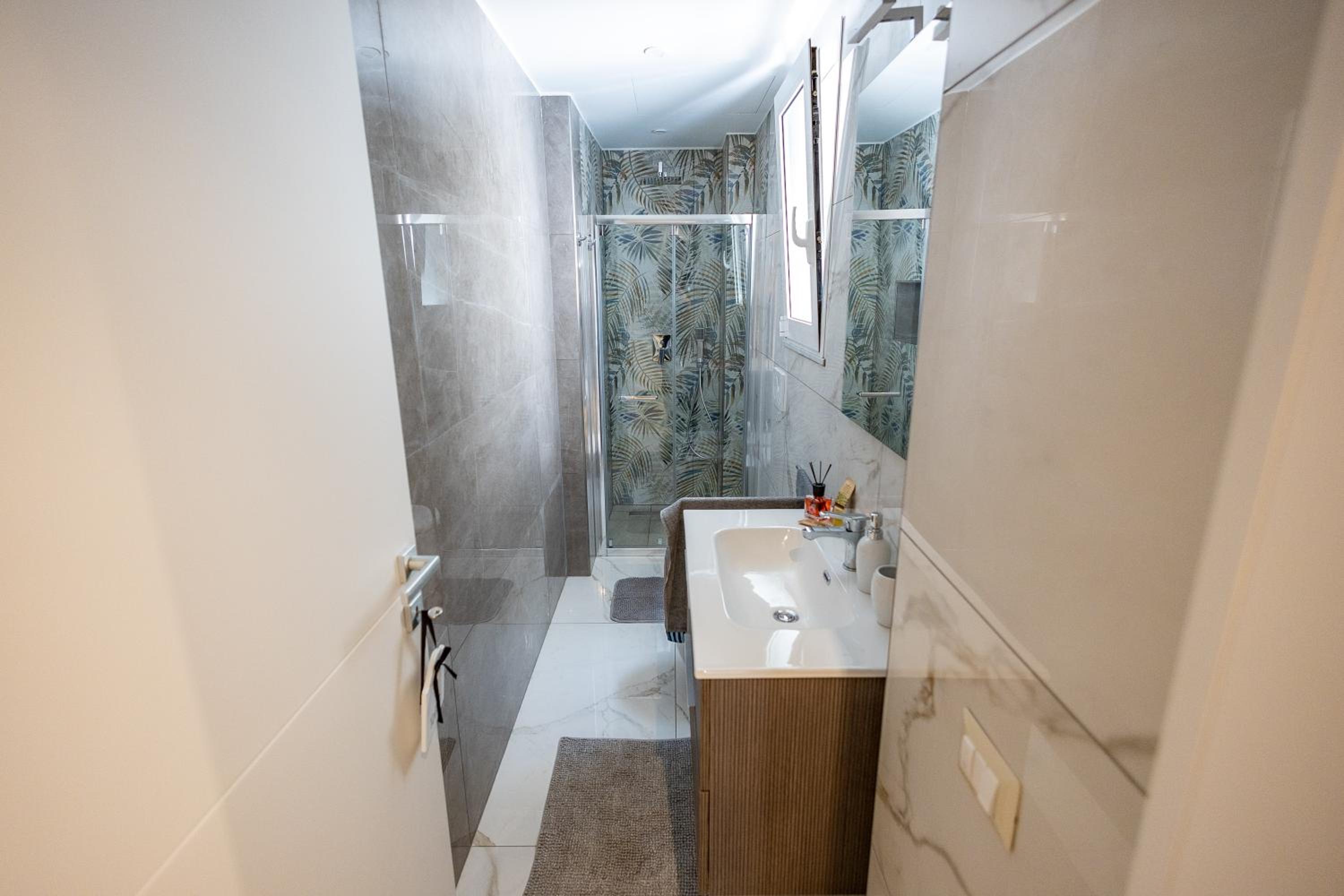 64 Pantano Delux view 5