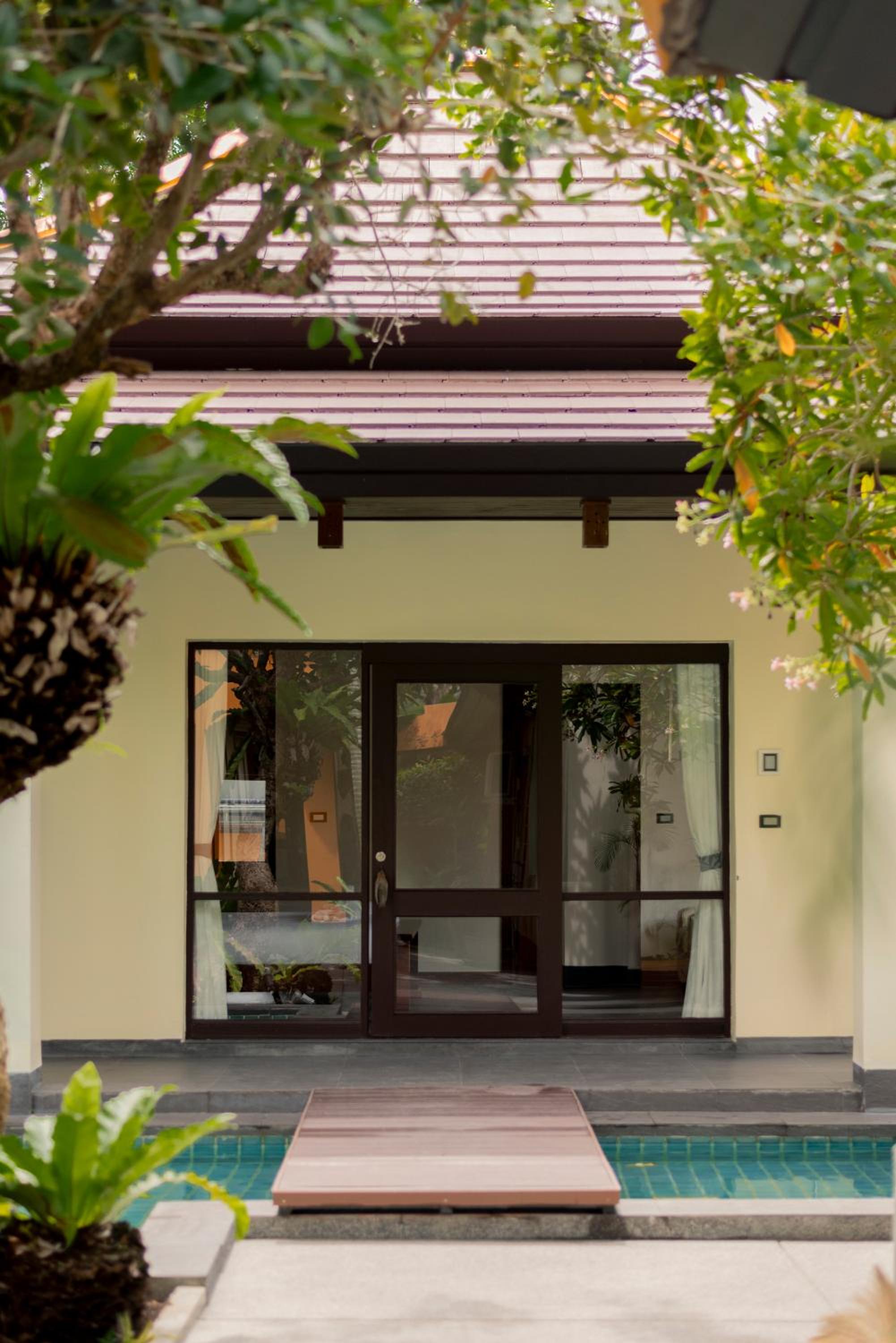 Hotel Luxury Thai Style Swimming Pool Villa, Private housekeeper,6 Bedrooms - Image 1