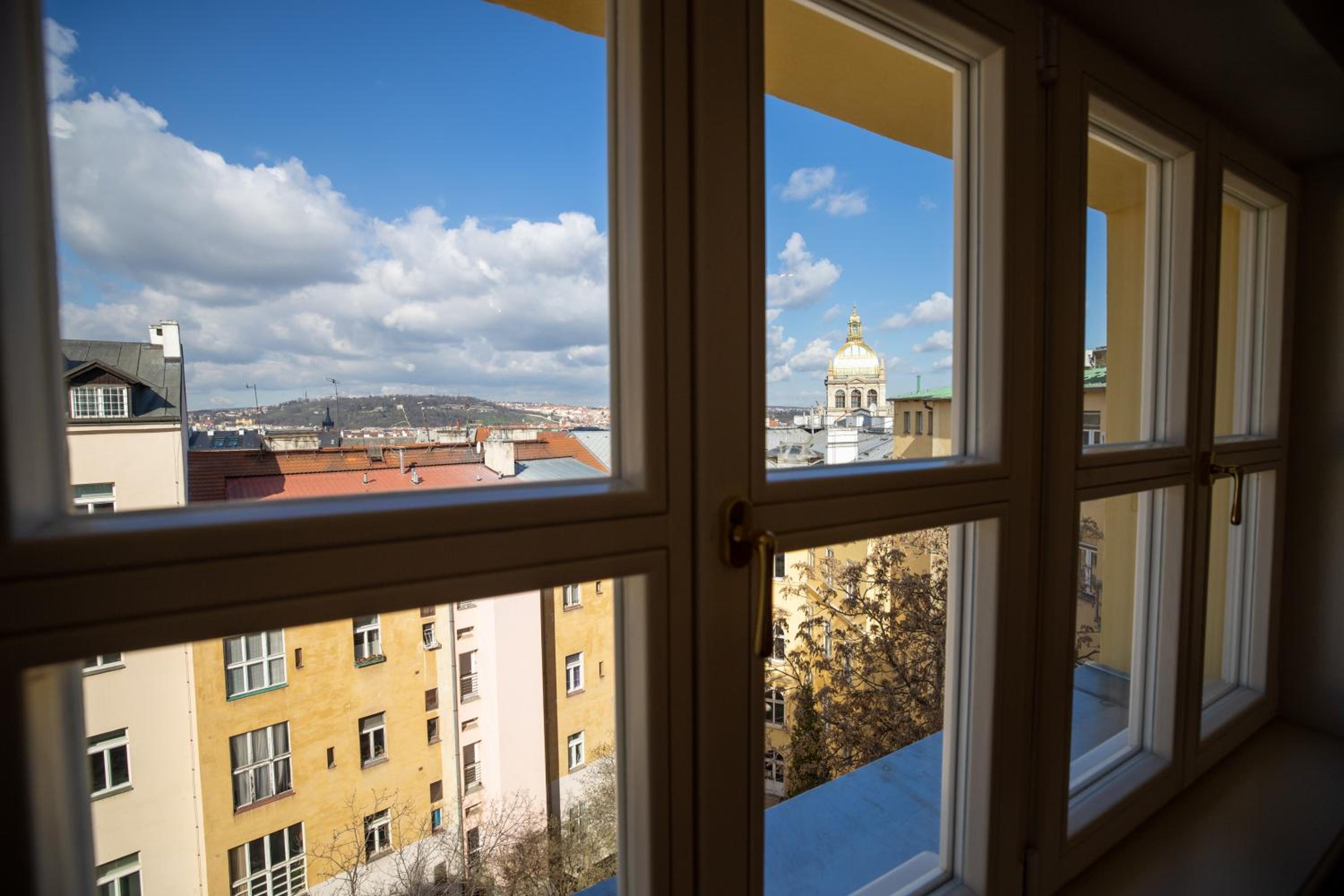 Charming Apartment by Wenceslas square and National Museum with AC