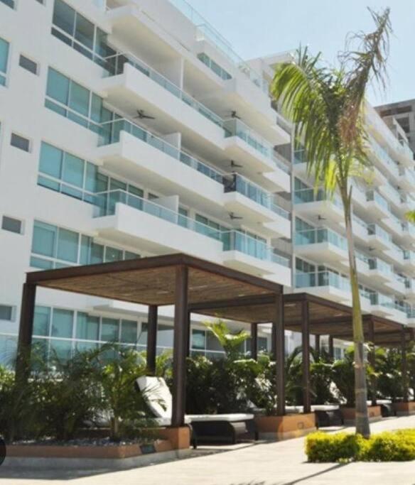 Lujoso apartamento frente al mar