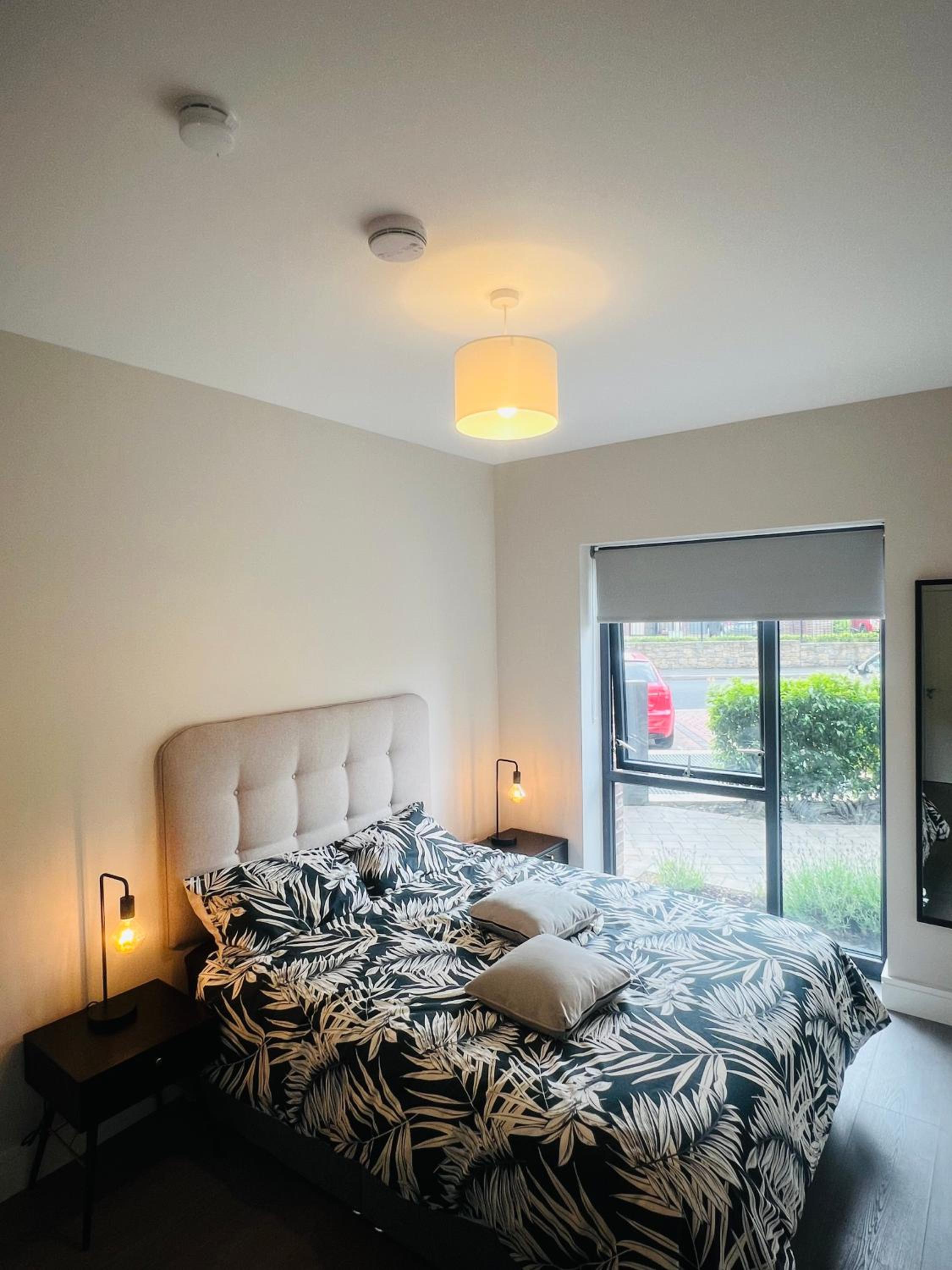 PRIVATE KING SIZE ROOM in WELL DECORATED SHARED FLAT