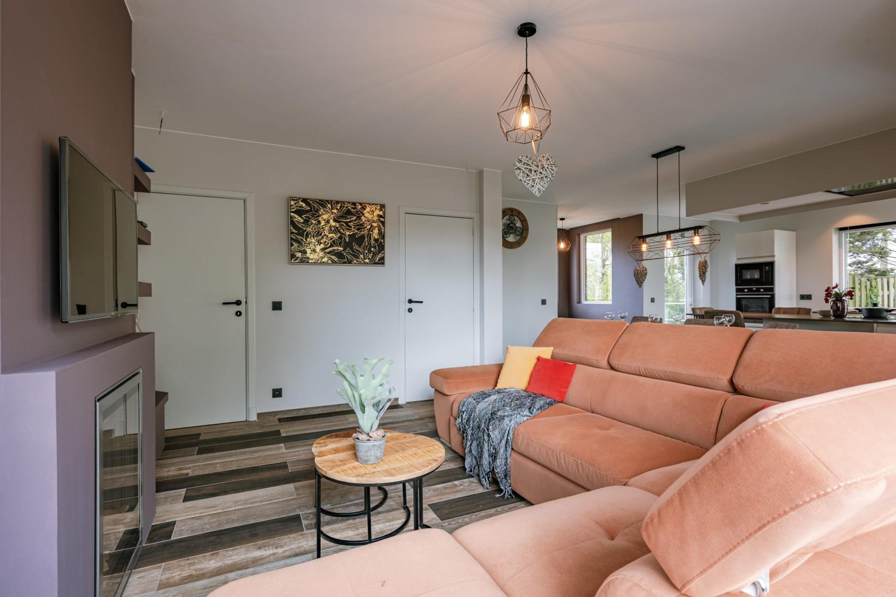 Huswell - Holiday home along the canal with great views