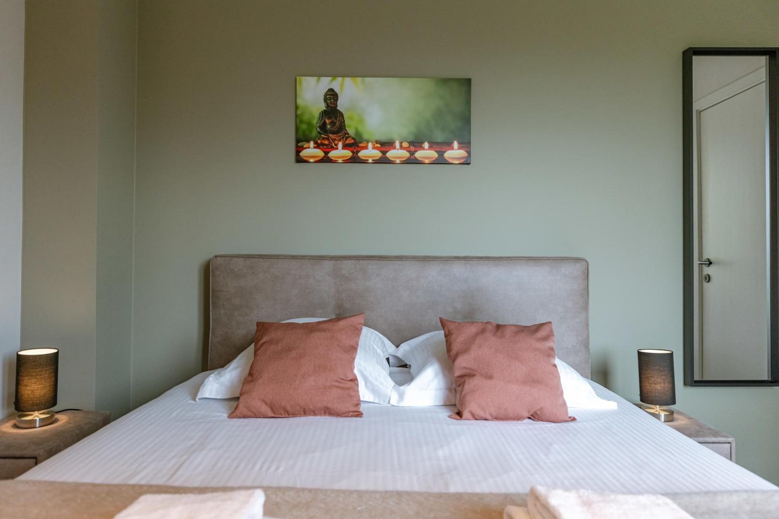 Huswell - Holiday home along the canal with great views