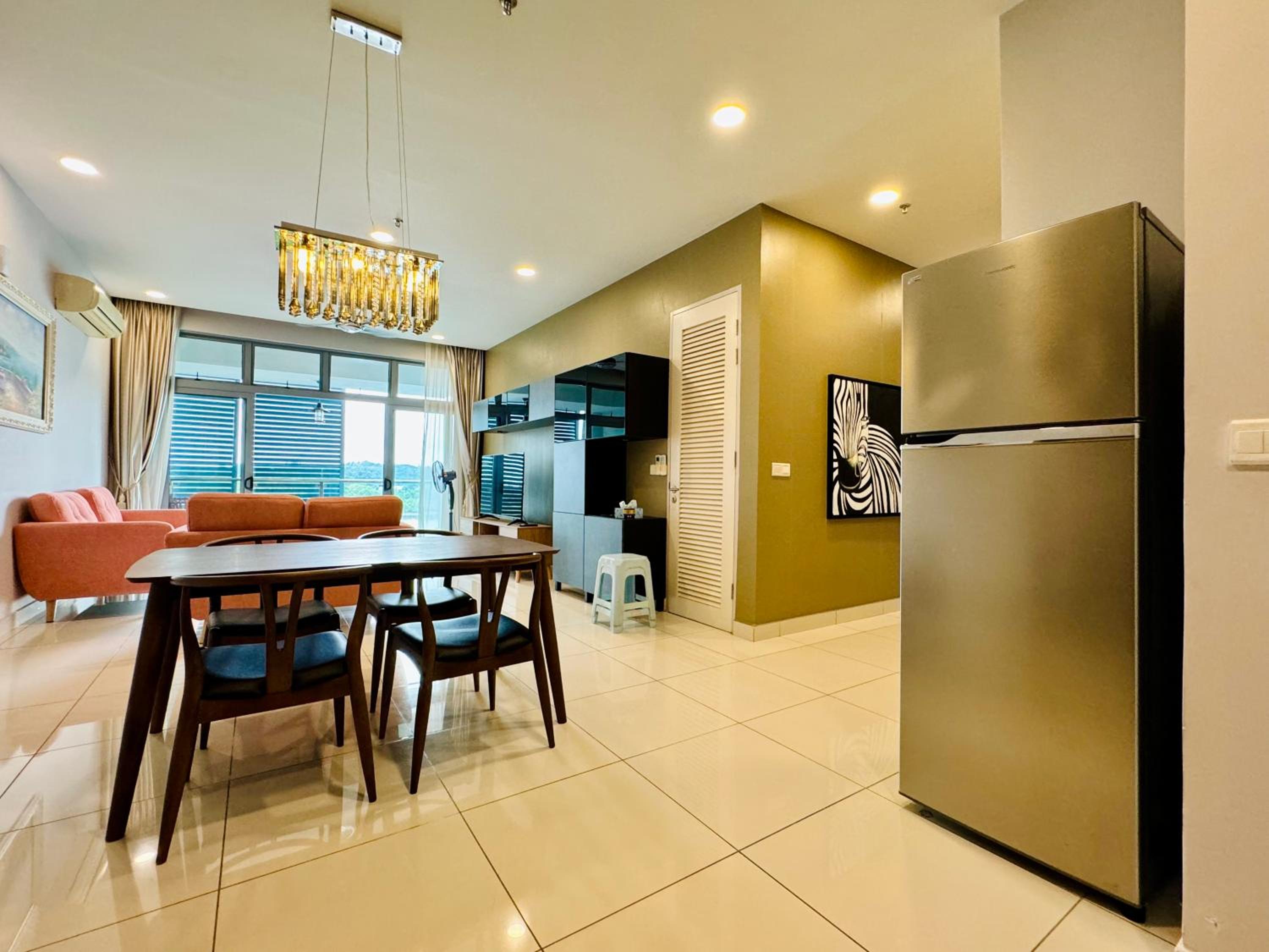Puteri Harbour 3BR - A Million Dollar View - 7 mins to Legoland photo 8