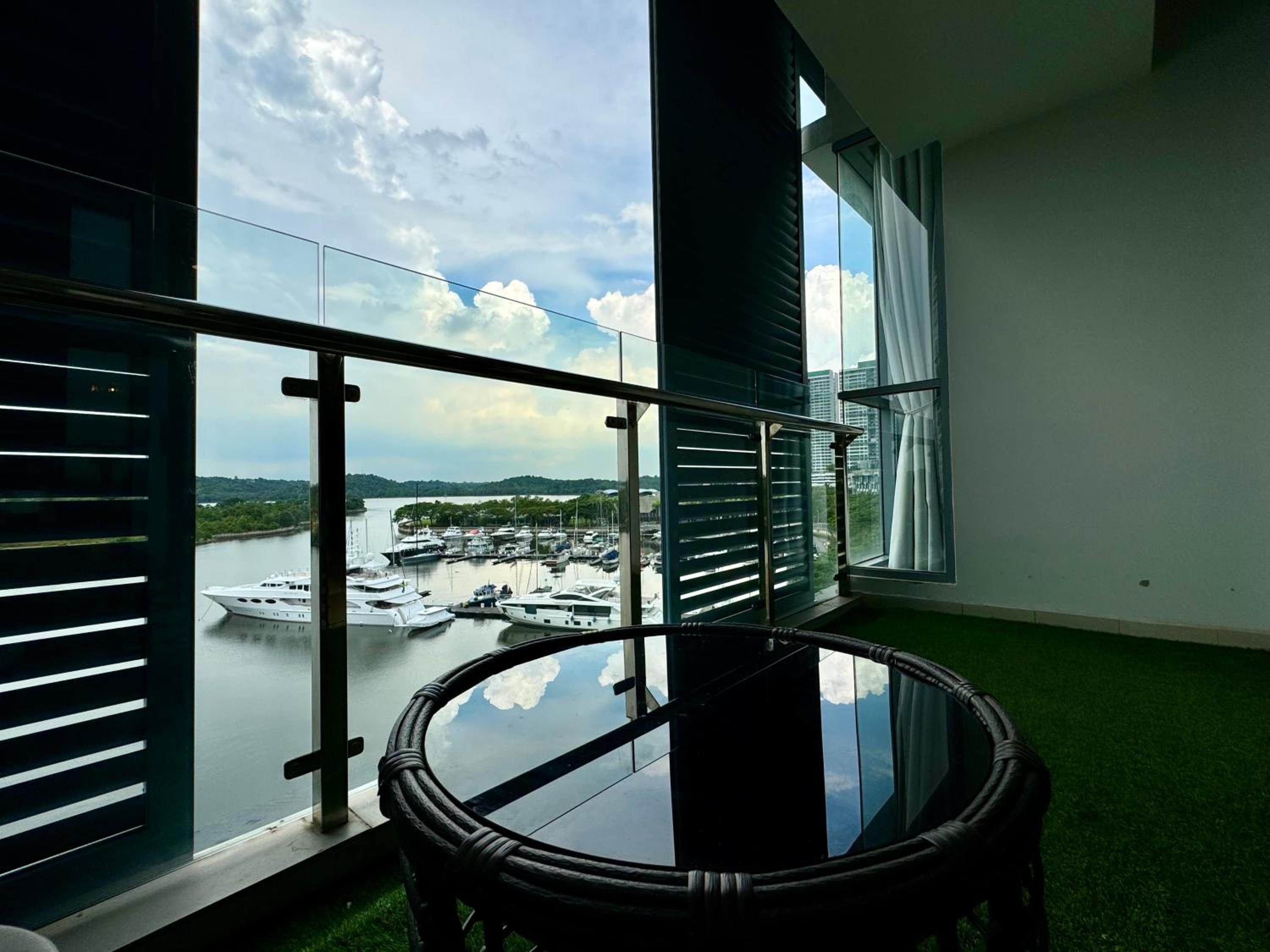 Puteri Harbour 3BR - A Million Dollar View - 7 mins to Legoland photo 6