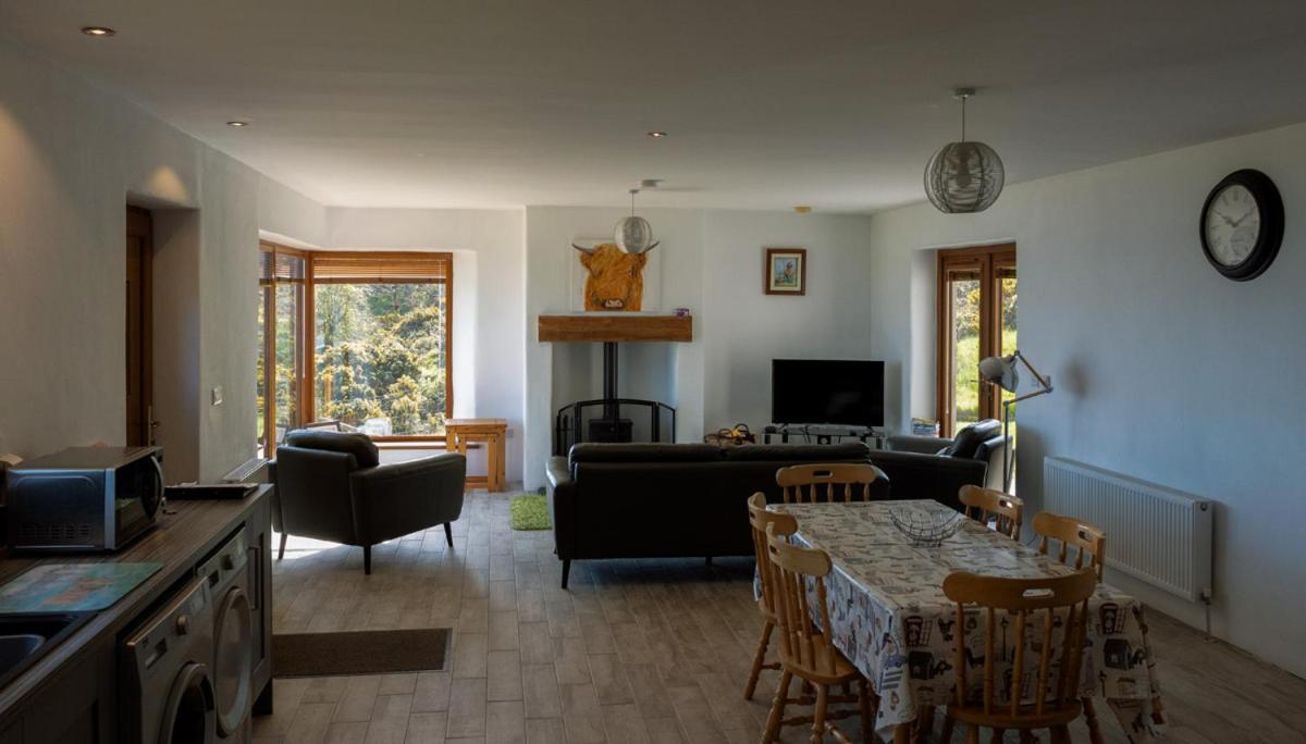 Kinbane Self Catering Cottages - 'Makem's Cottage'