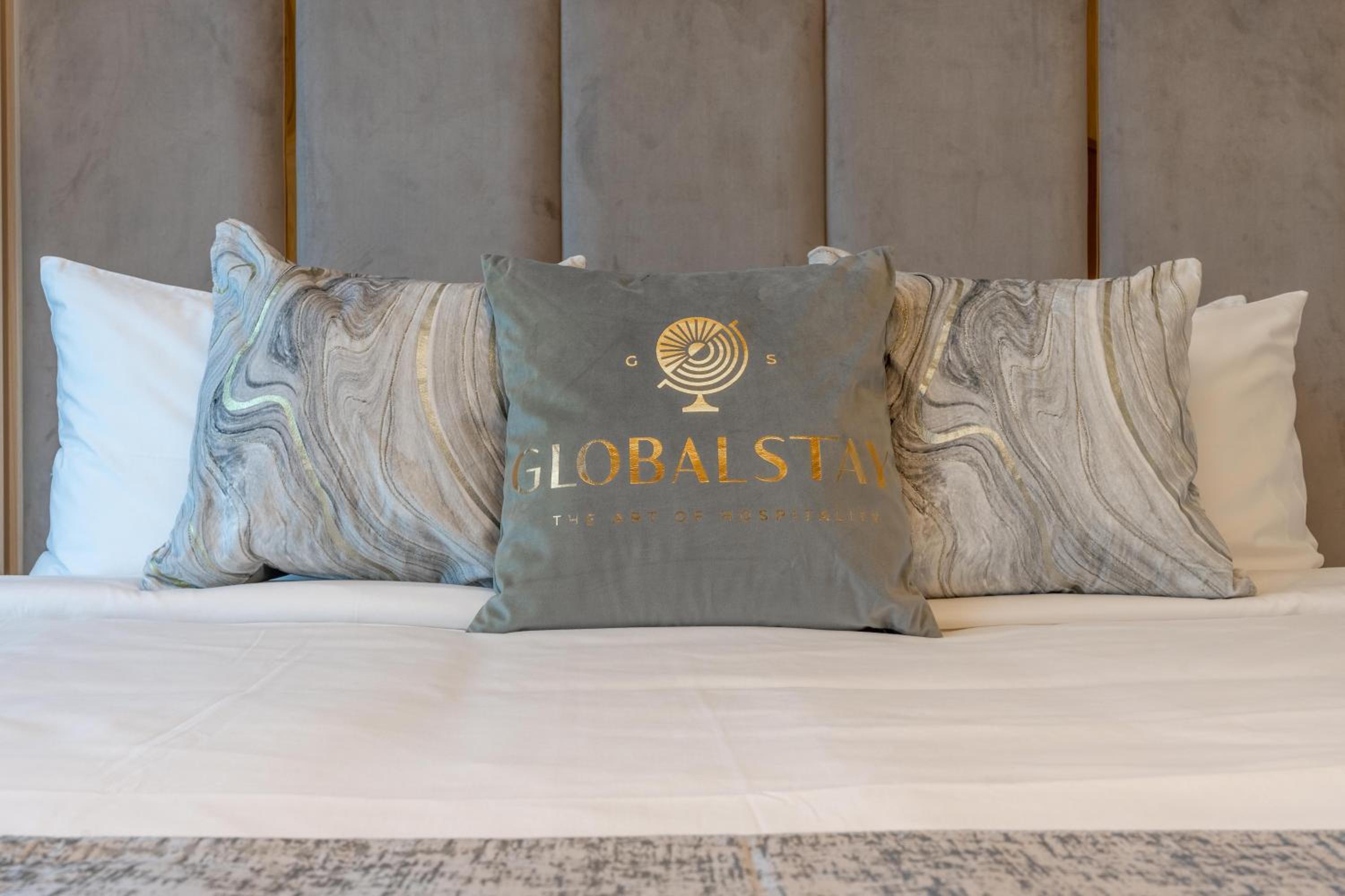 GLOBALSTAY Creek Rise Tower Elegant Apartments