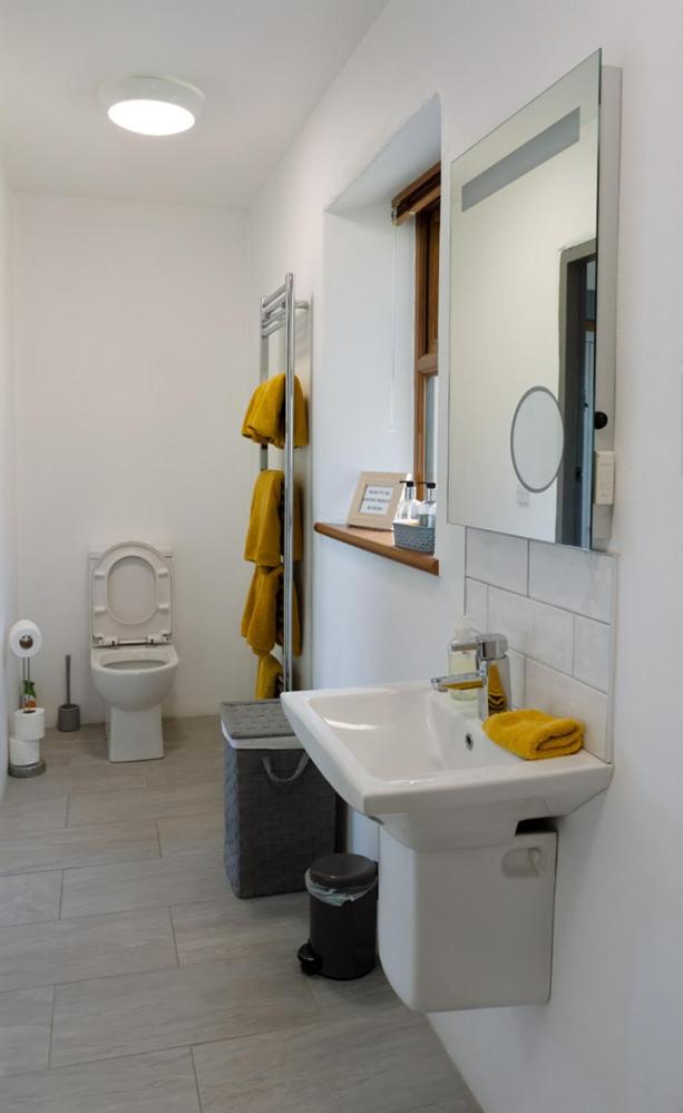 Kinbane Self Catering Cottages - 'Makem's Cottage'