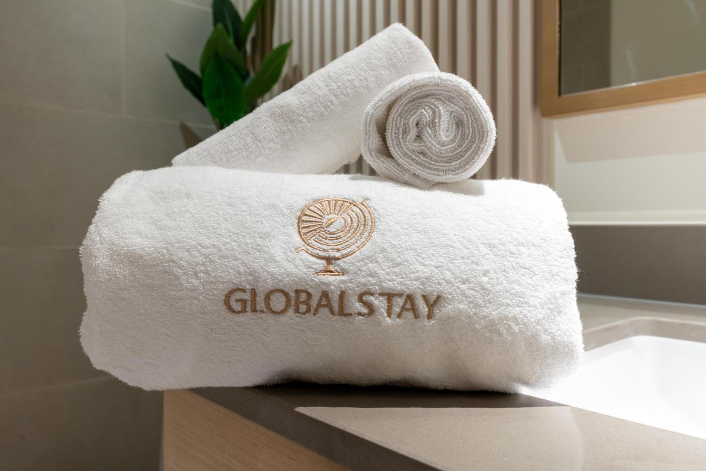 GLOBALSTAY Creek Rise Tower Elegant Apartments
