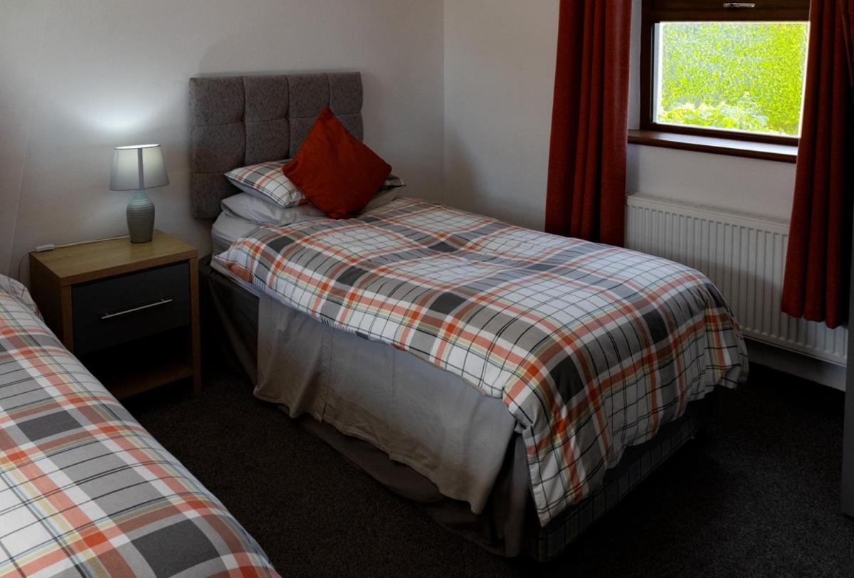 Kinbane Self Catering Cottages - 'Makem's Cottage'