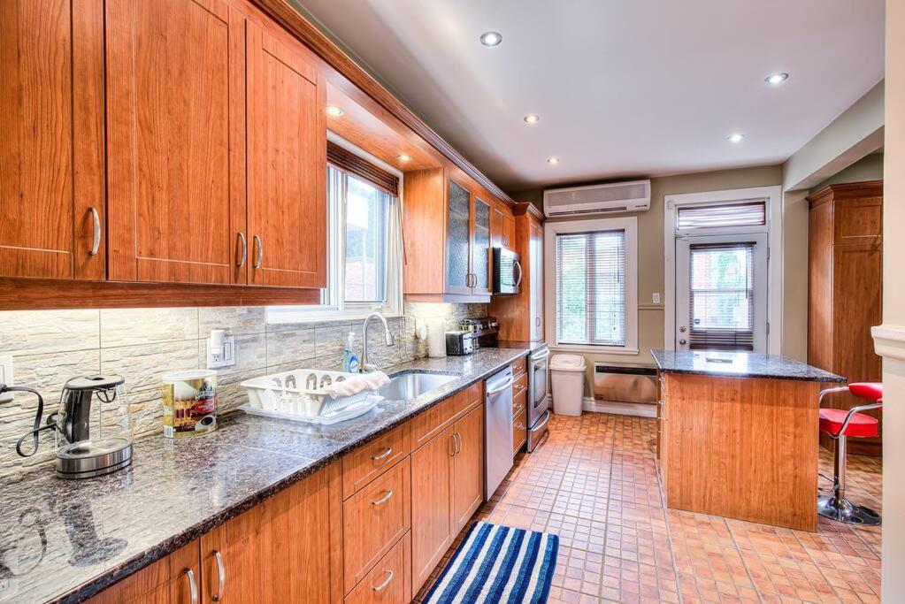 4BDR-2min walk to Metro-Free Parking-15min to DT