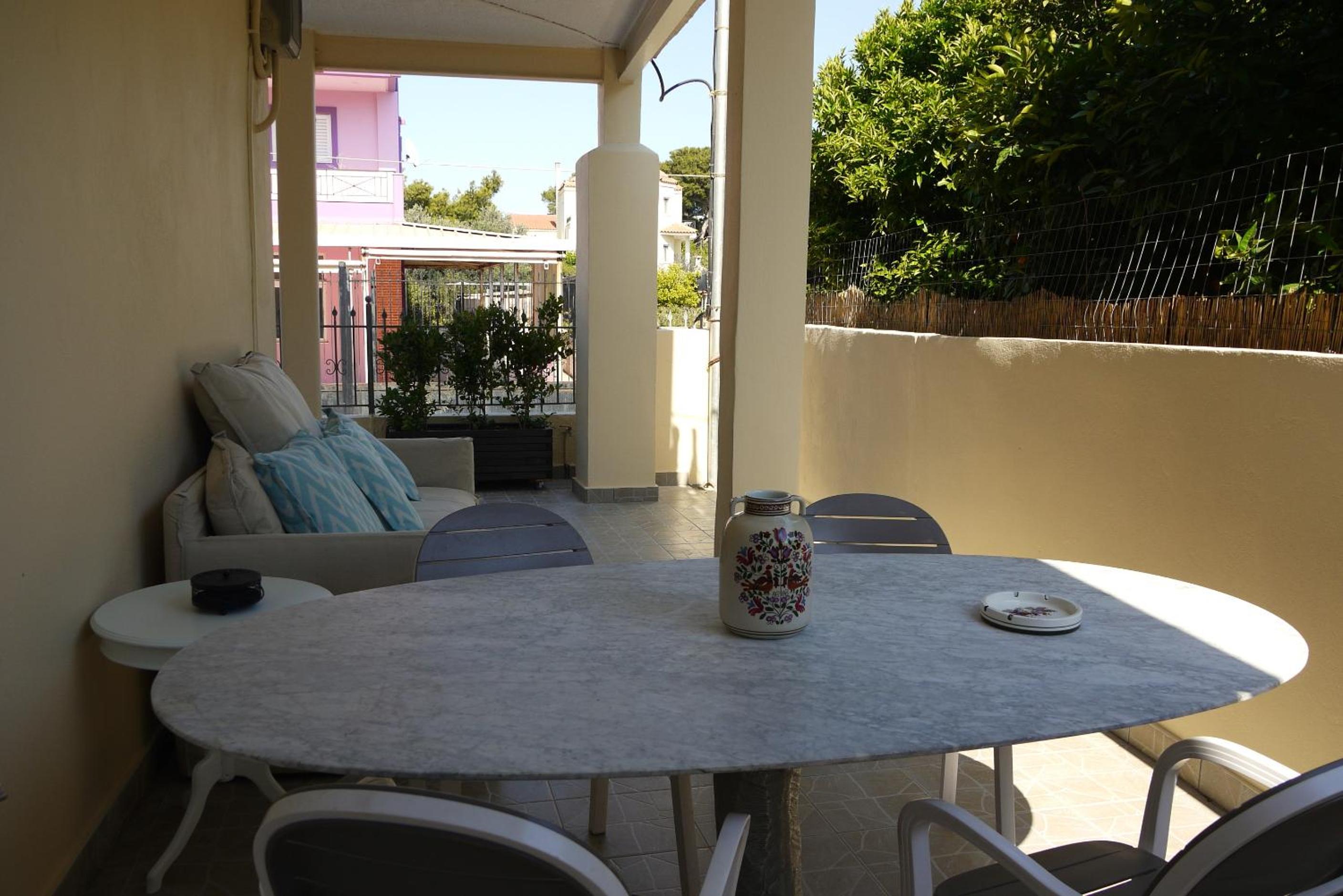 Nelli's Home near the airport, sea and port