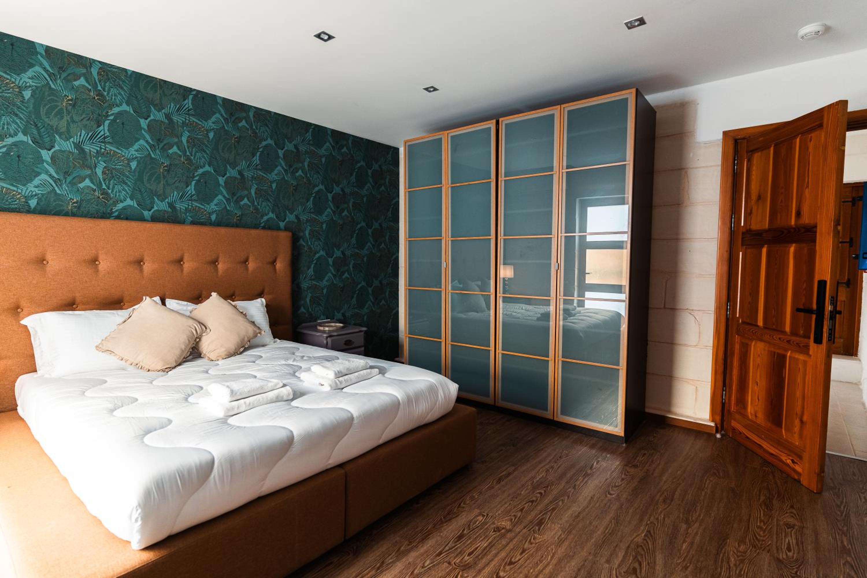 Penthouse Suite 9 at Palazzo Seraphim Boutique living in St Julians photo 4