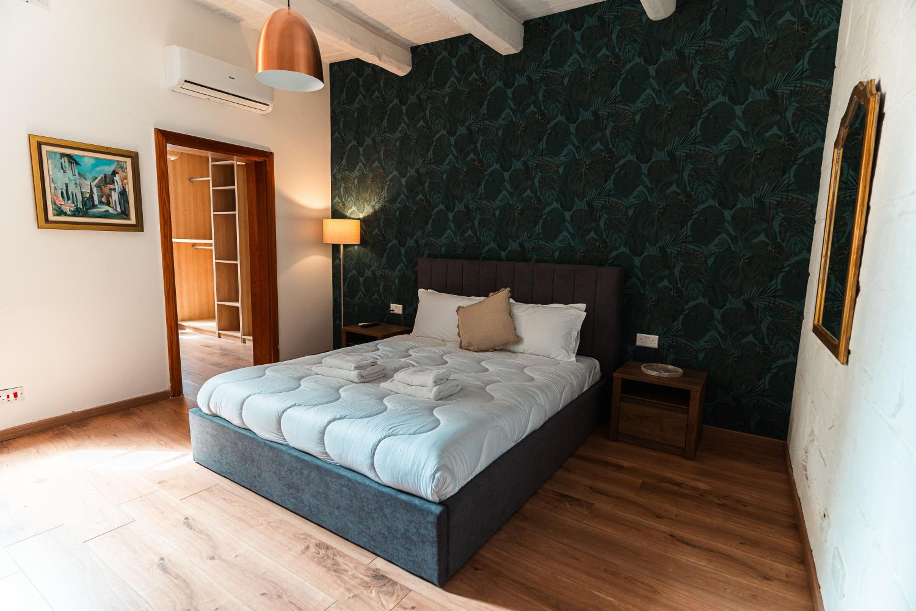 Suite 8 at Palazzo Seraphim Boutique living in St Julians photo 4