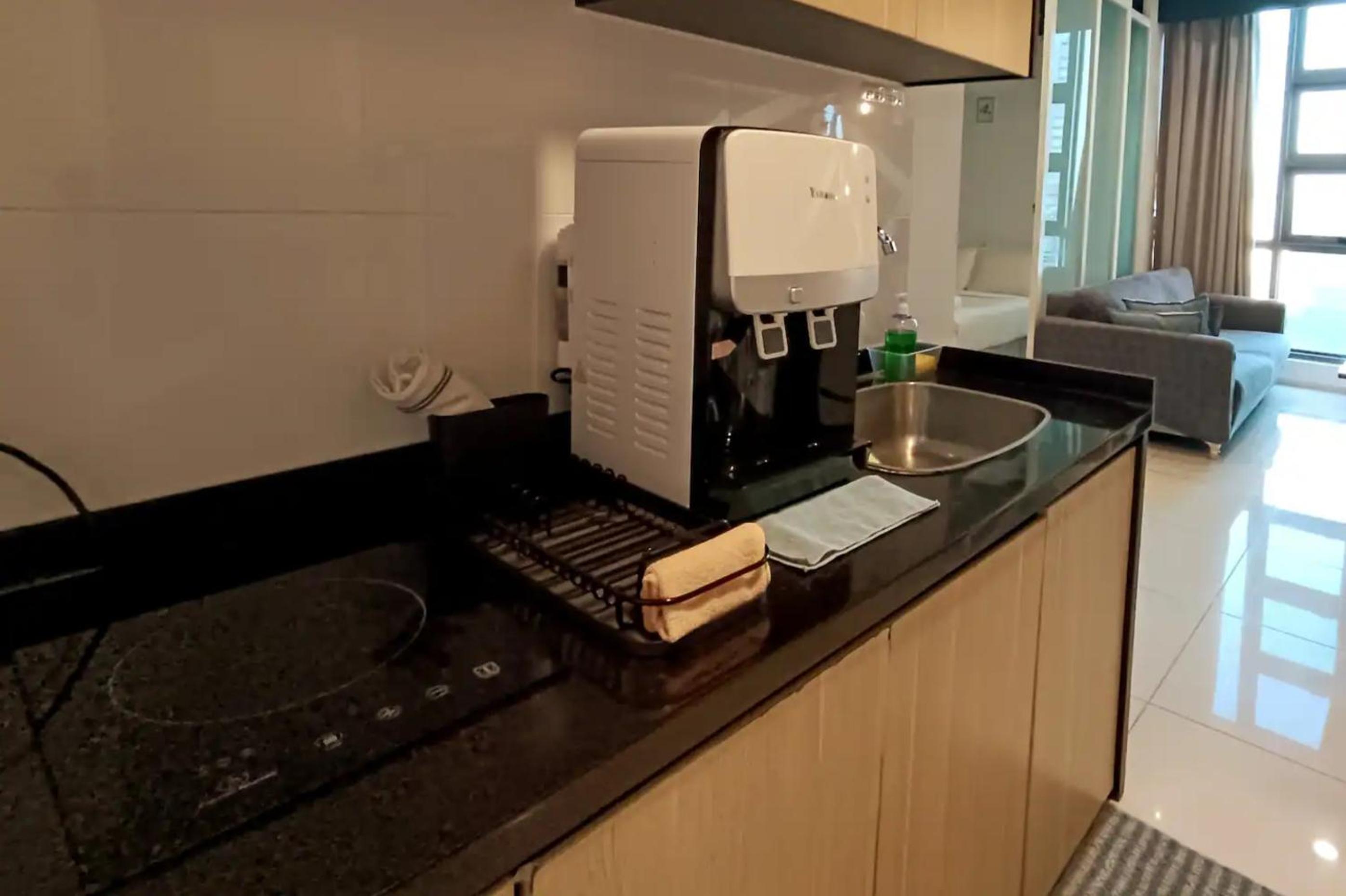 S27- Bukit Bintang Robertson 3BR Suite with Netflix