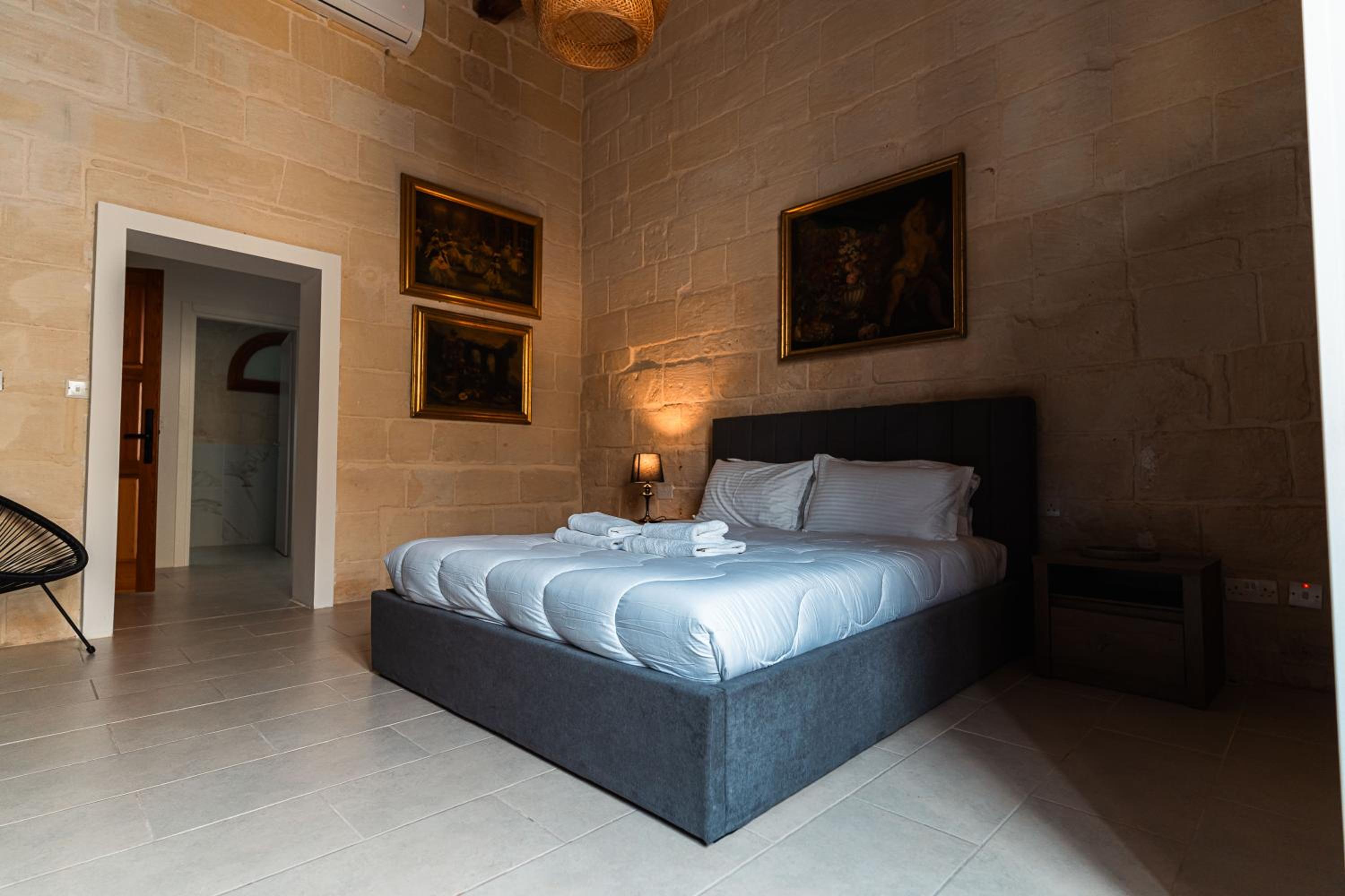 Suite 6 at Palazzo Seraphim Boutique living in St Julians photo 2