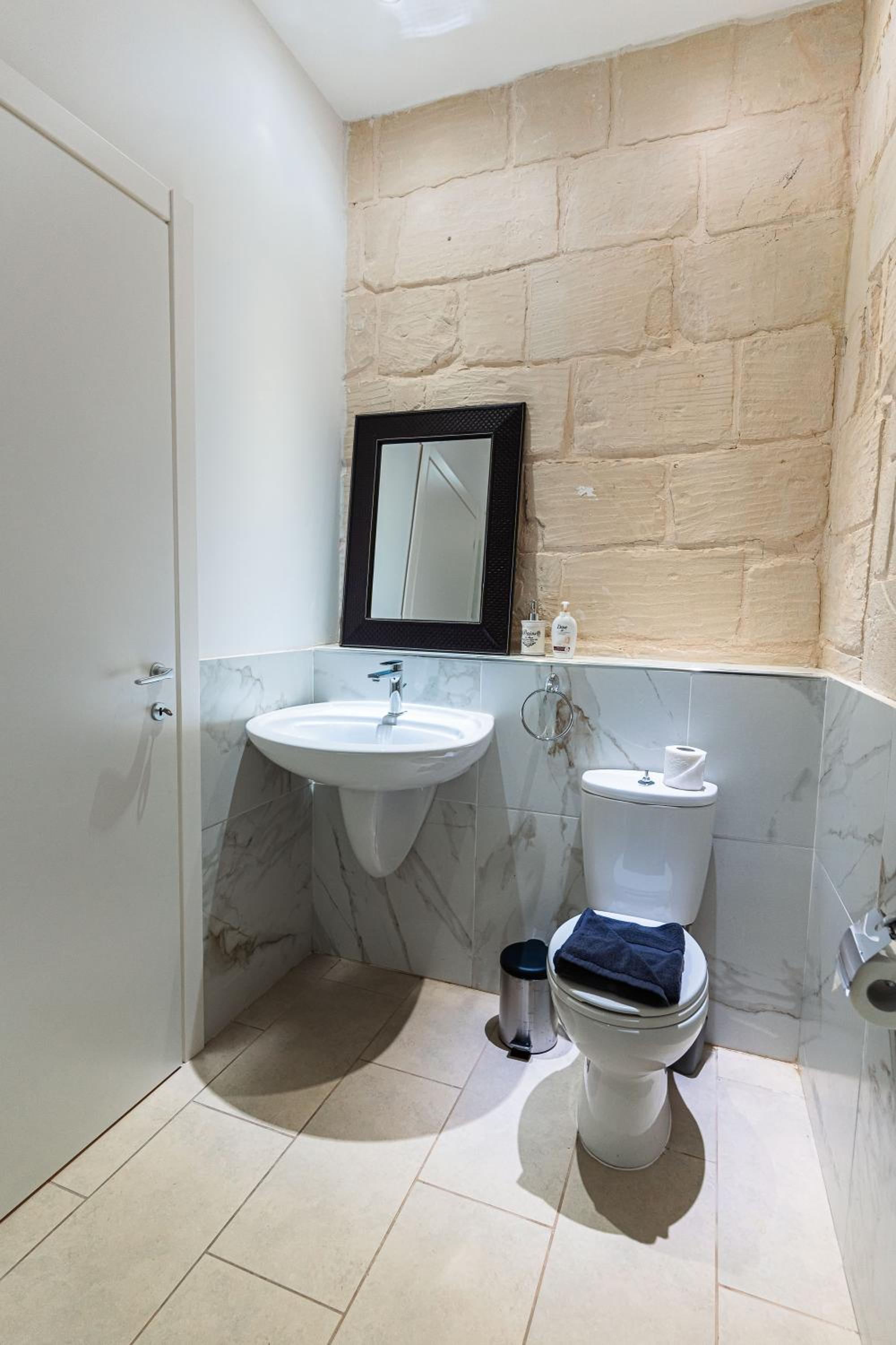 Suite 6 at Palazzo Seraphim Boutique living in St Julians photo 4