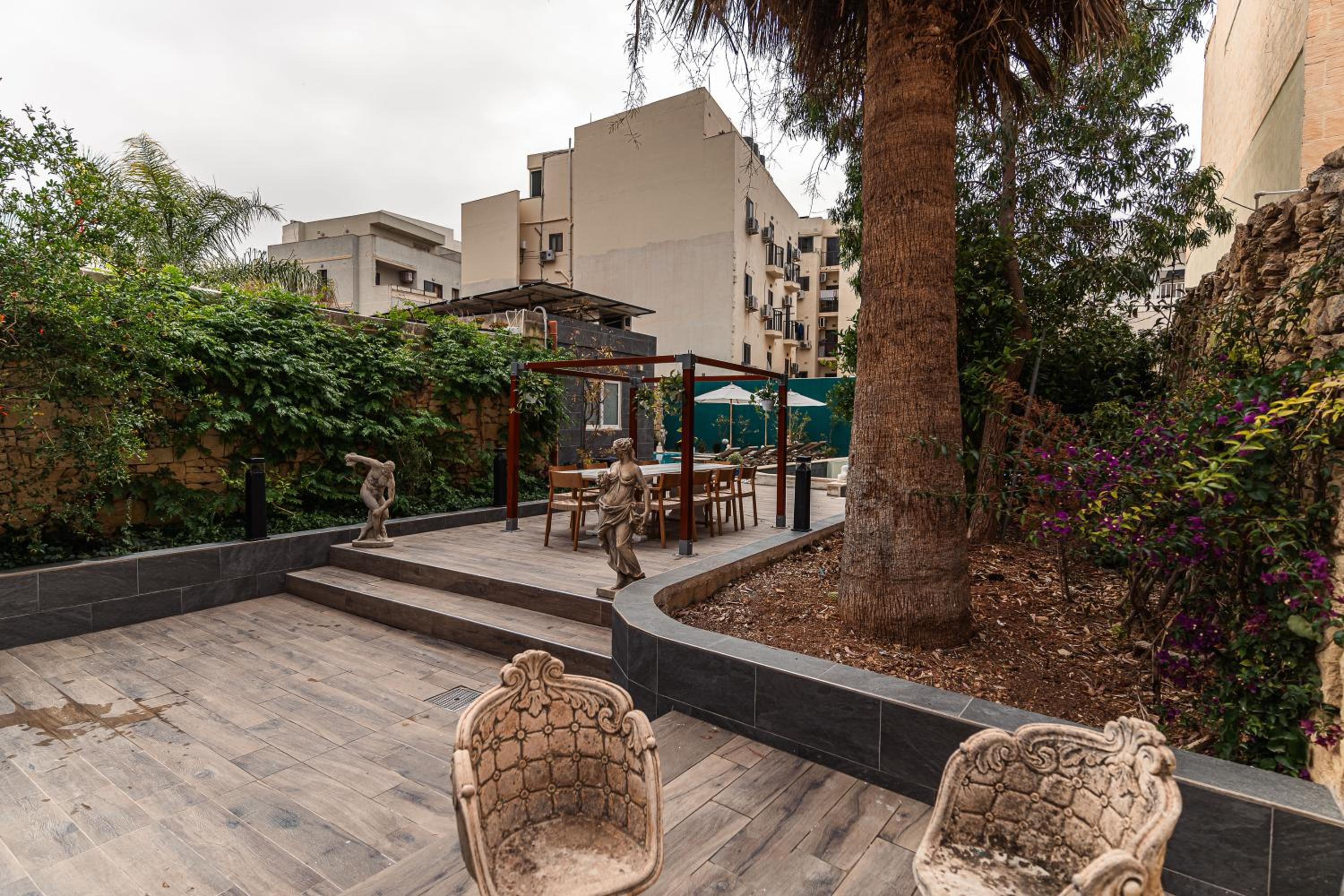 Suite 5 at Palazzo Seraphim Boutique living in St Julians photo 3