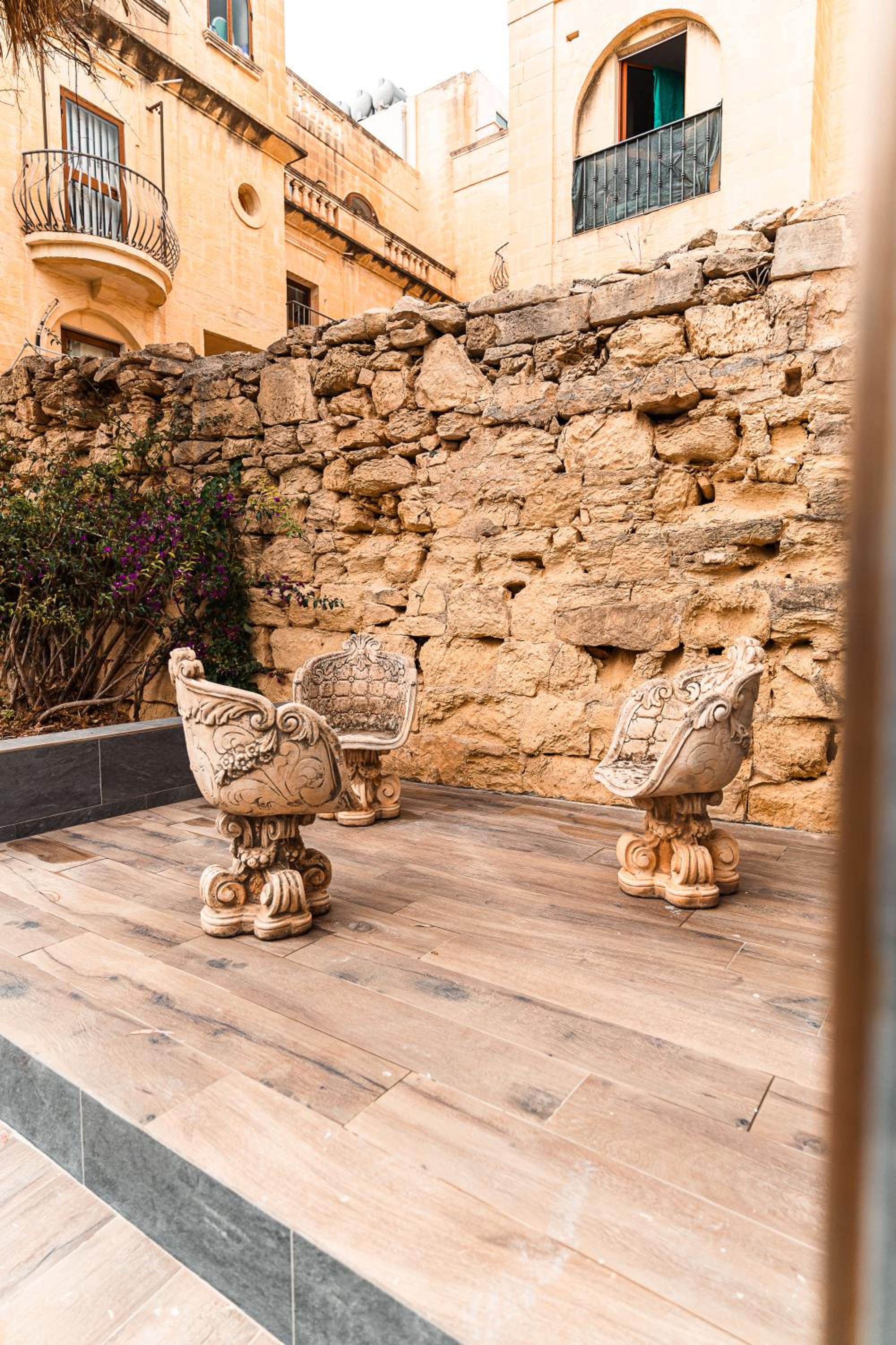 Suite 5 at Palazzo Seraphim Boutique living in St Julians photo 4