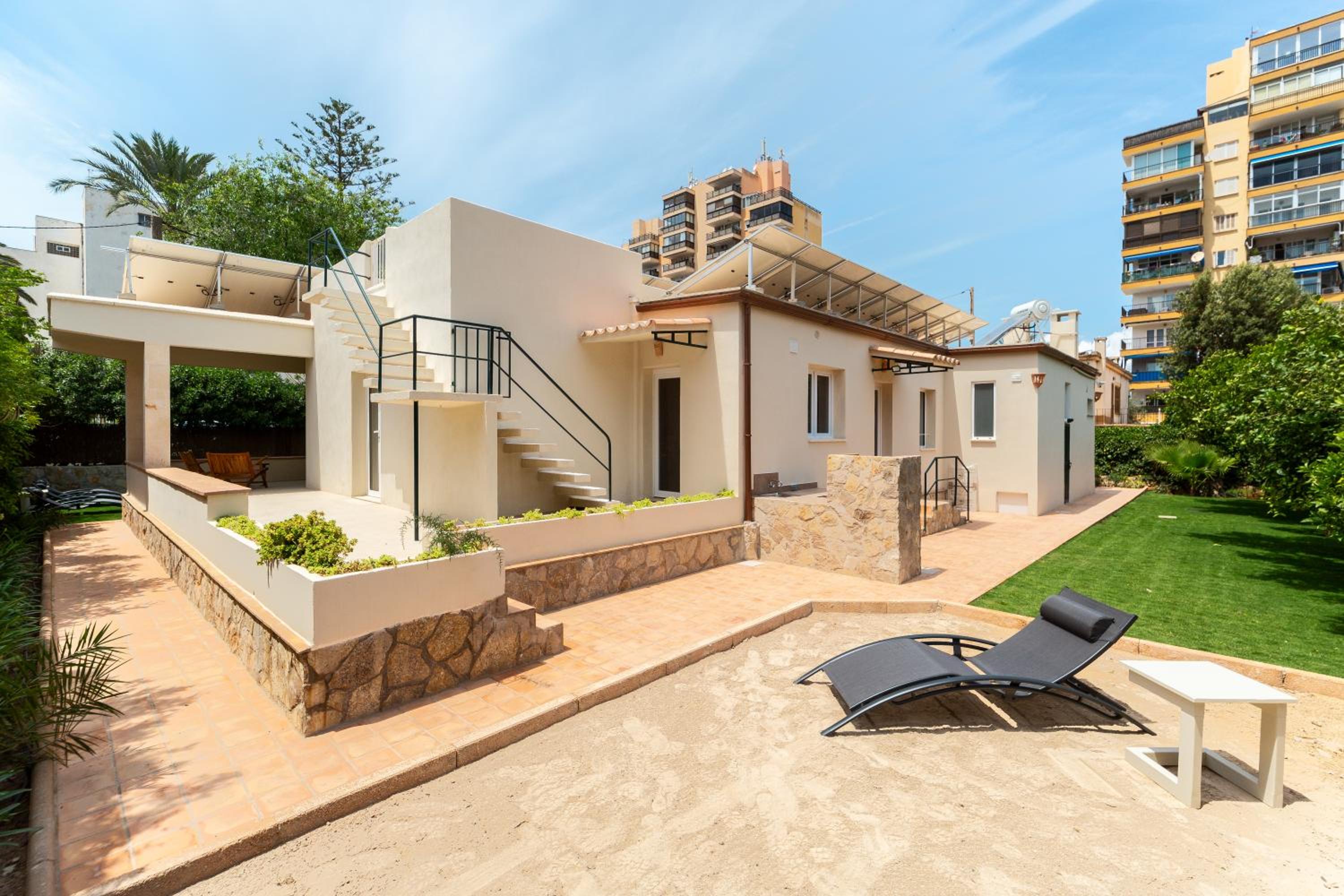 VILLA Henry
