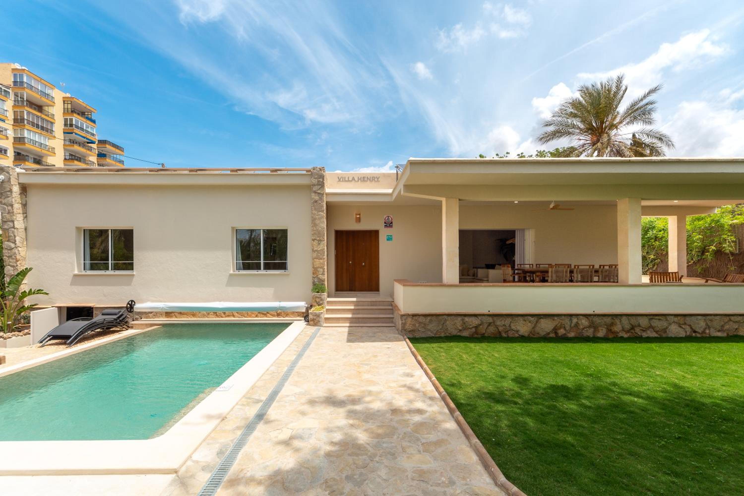 VILLA Henry
