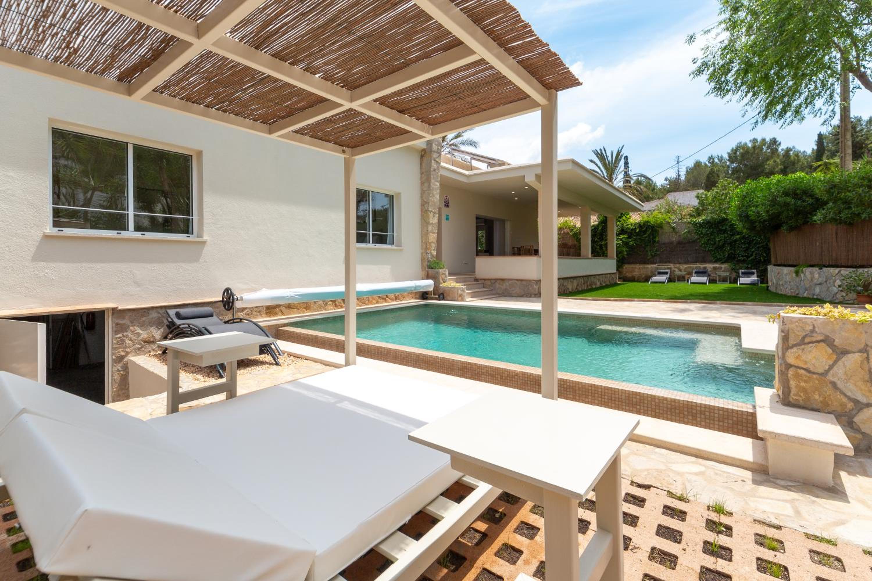 VILLA Henry