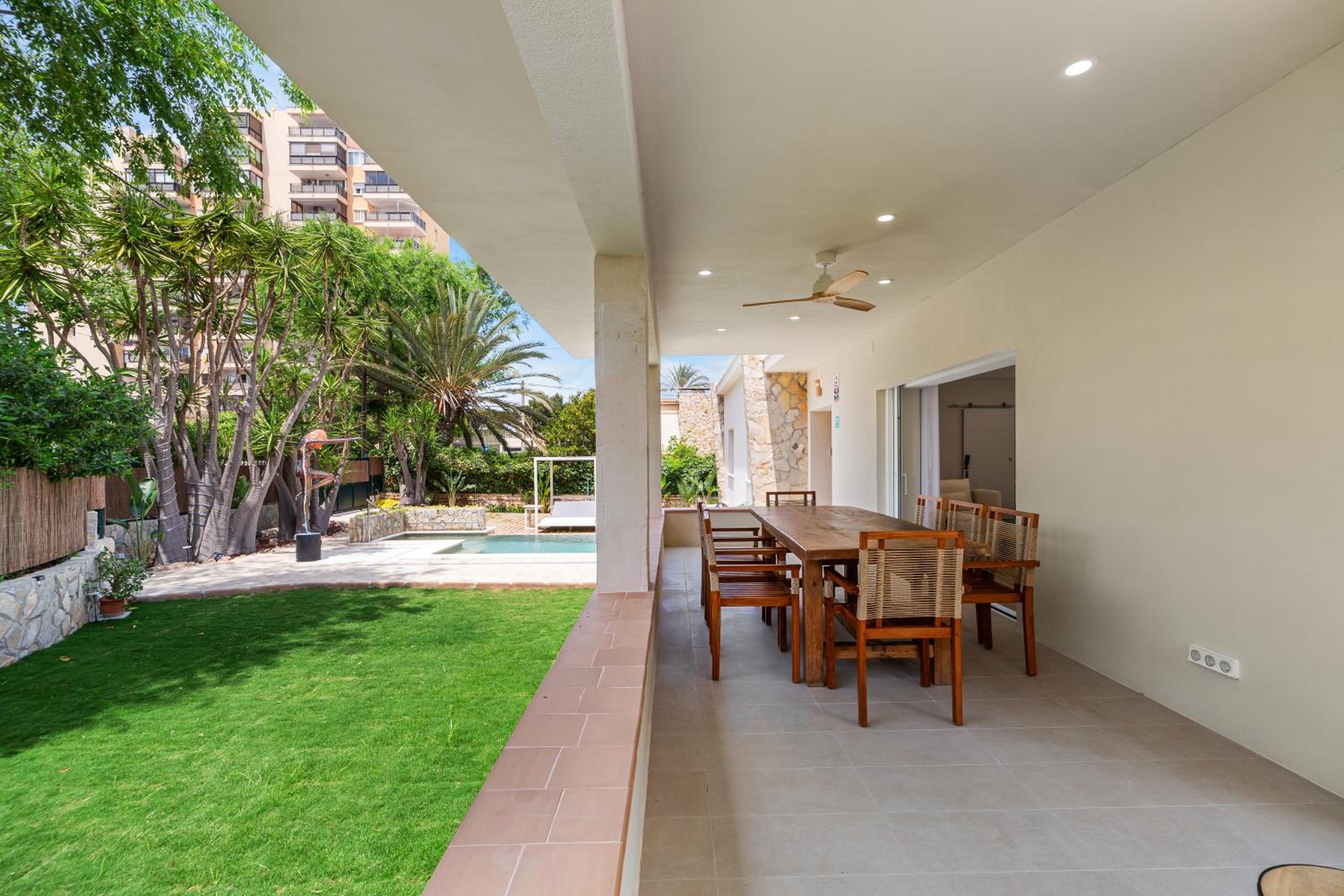 VILLA Henry