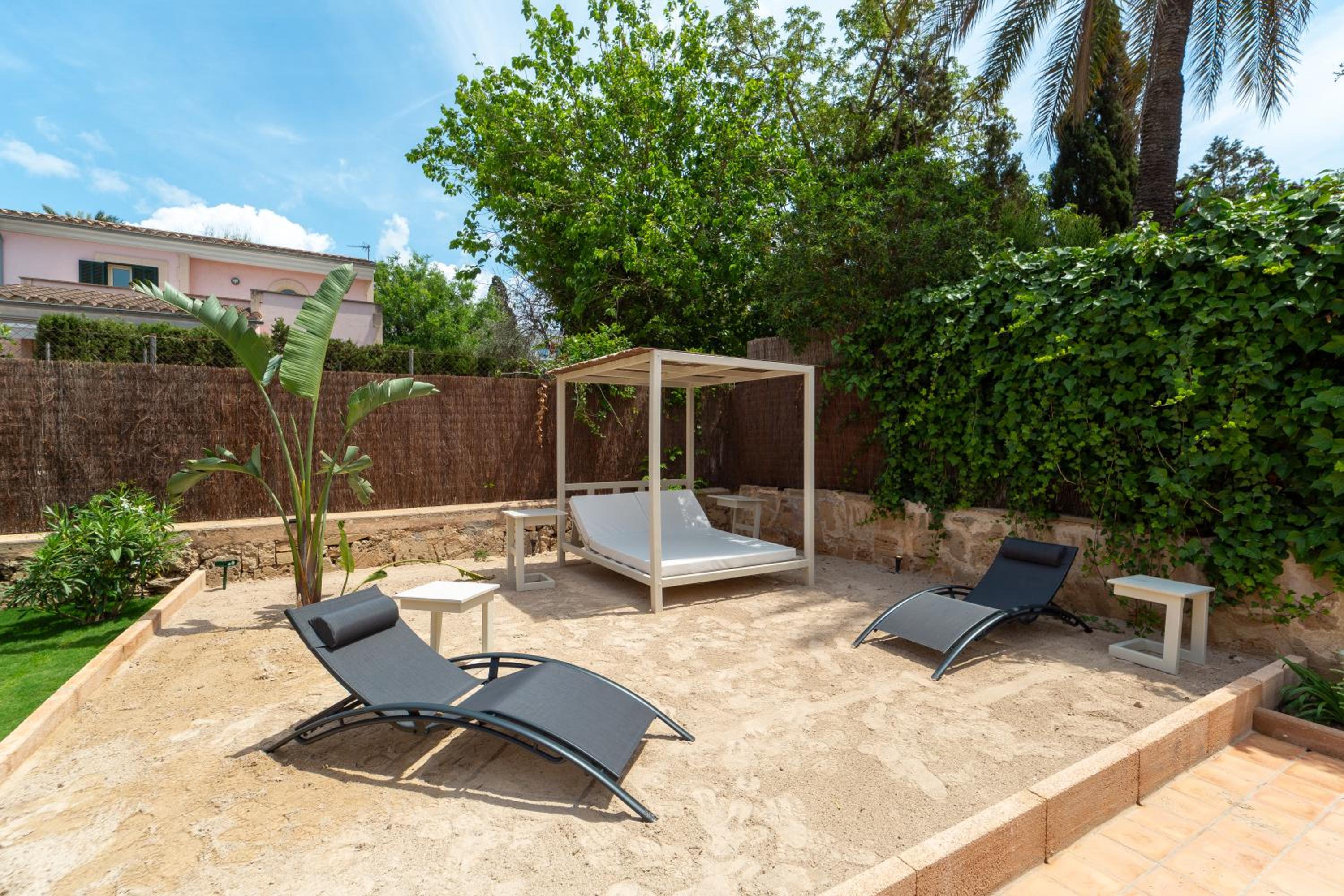 VILLA Henry