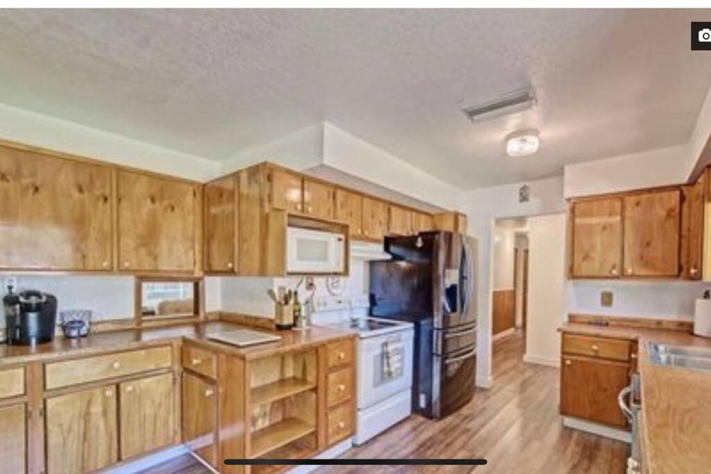 Family Vacation Home with Pool view 3