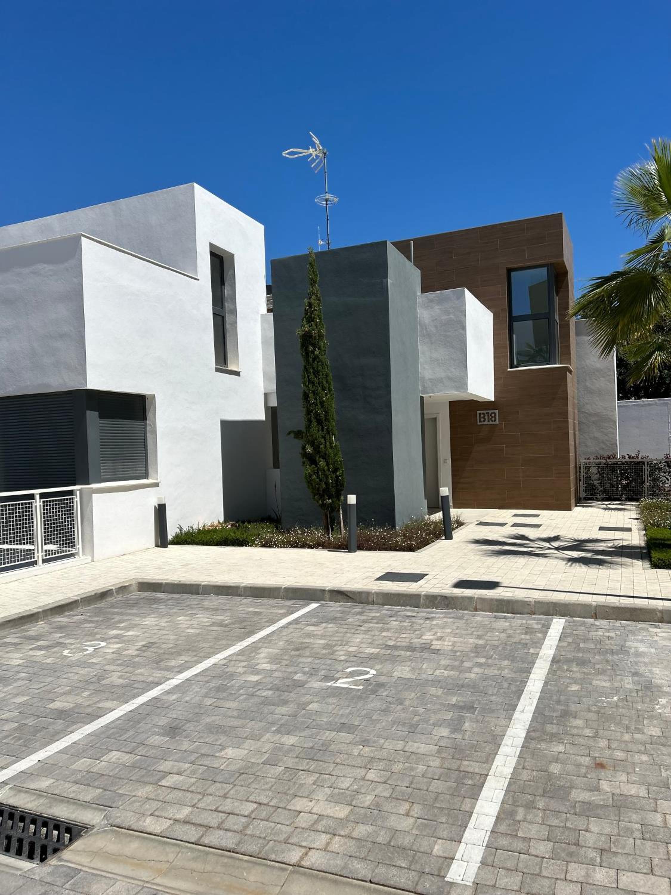Apartamento con jardin en Cabopino Artola Homes