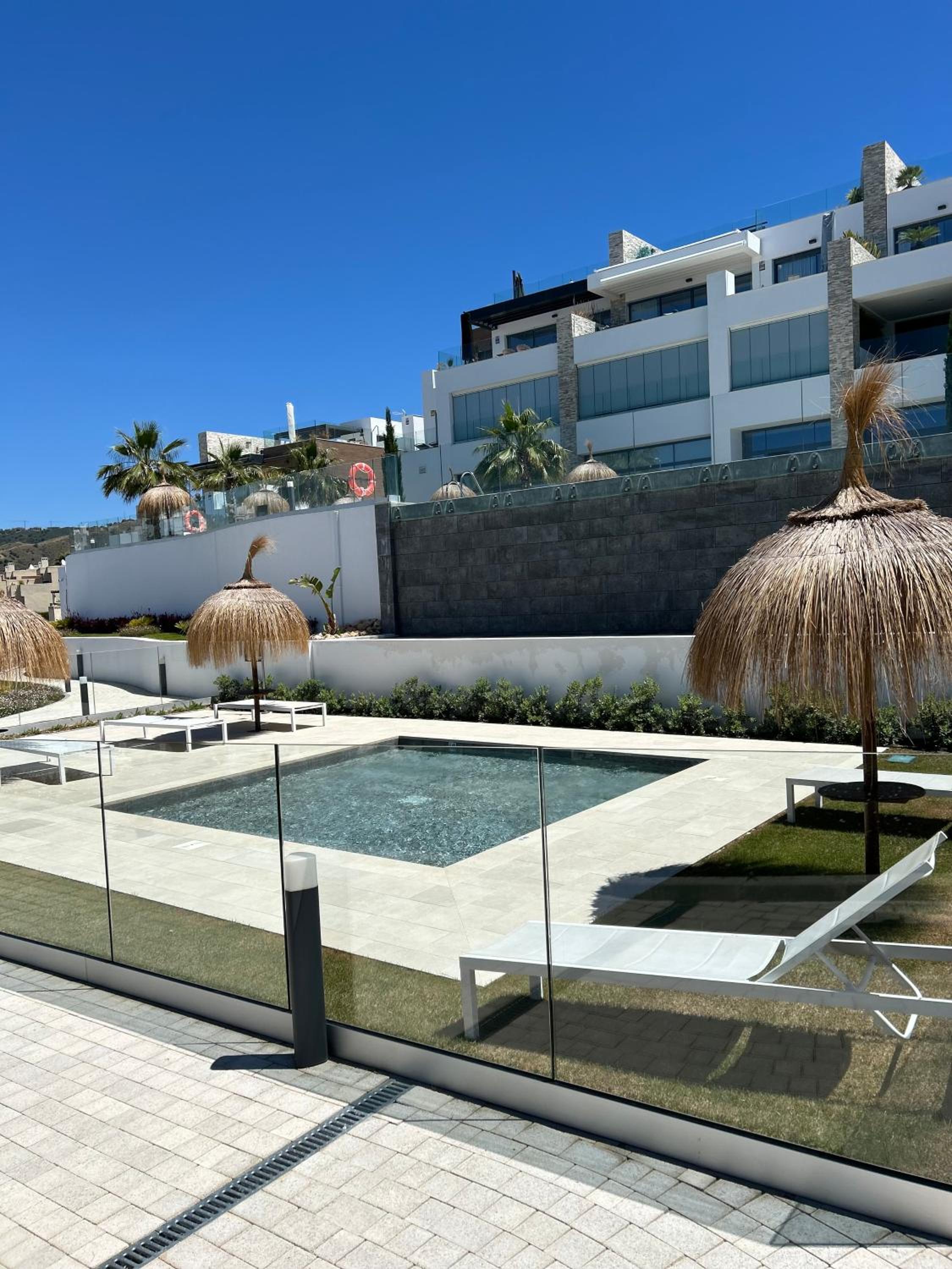 Apartamento con jardin en Cabopino Artola Homes
