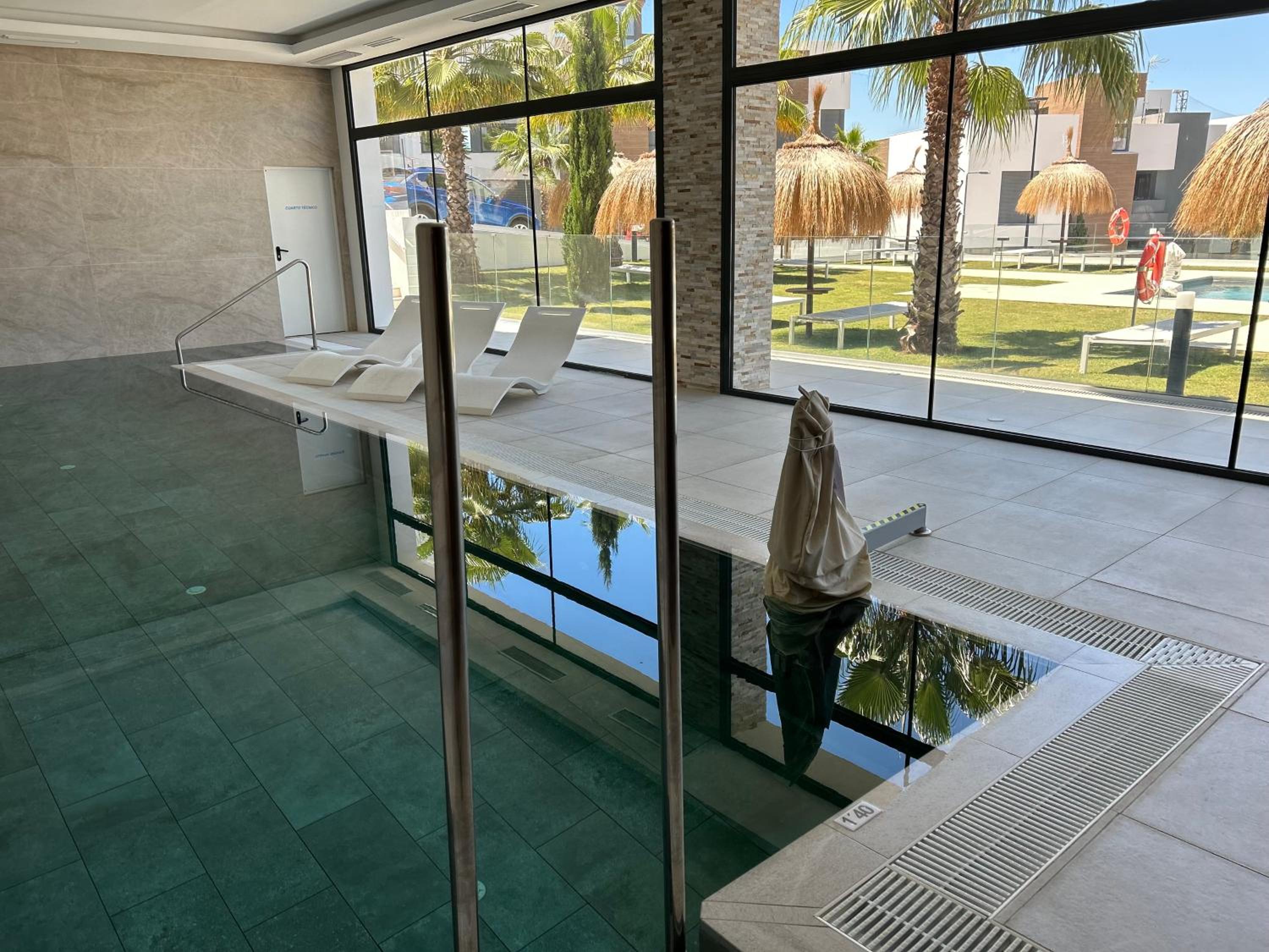 Apartamento con jardin en Cabopino Artola Homes