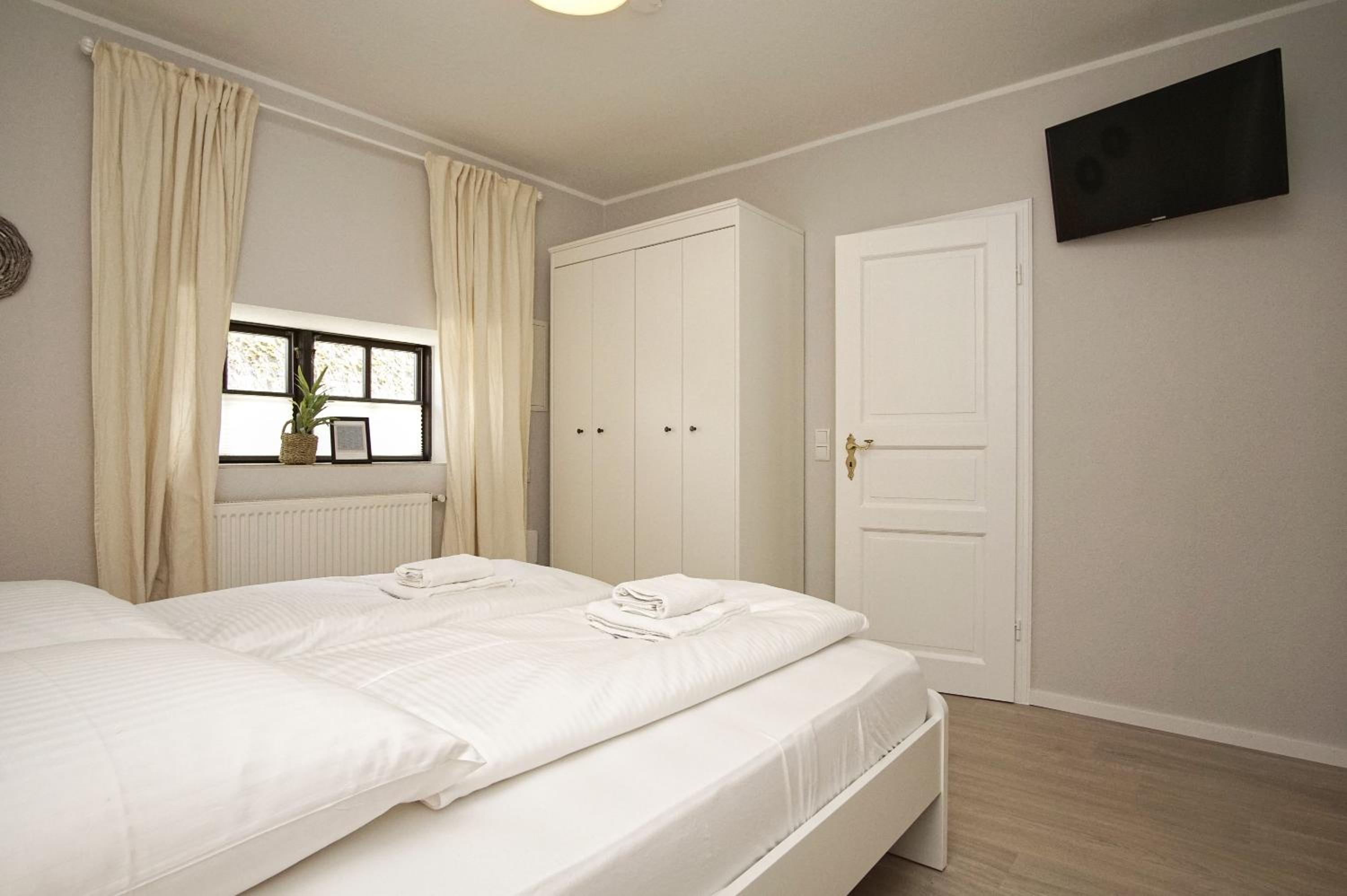 Haus Büdnerstube Ferienwohnung Nr 3 - mit Schwimmbad und Saunanutzung im AHOI-Erlebnisbad Sellin