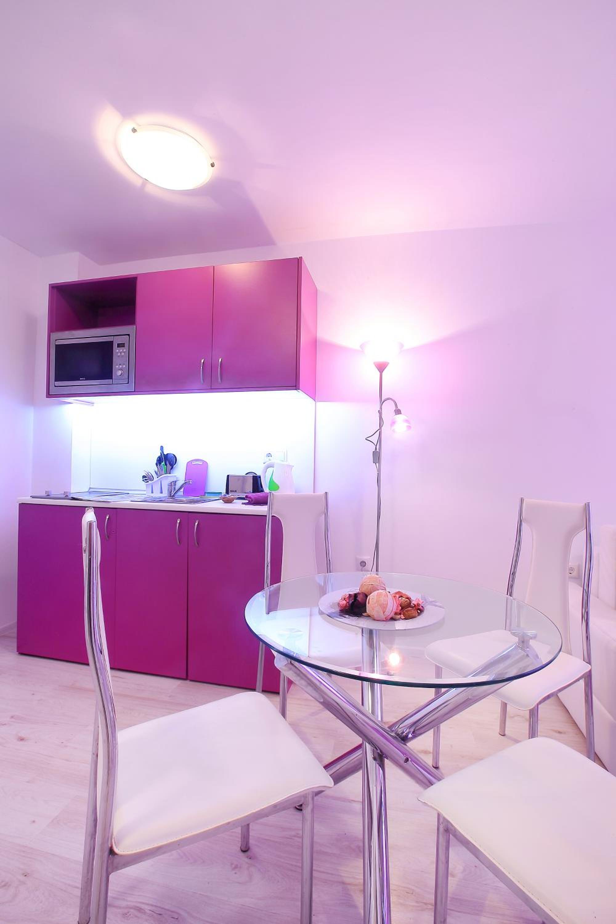 Private apartment with parking and pool