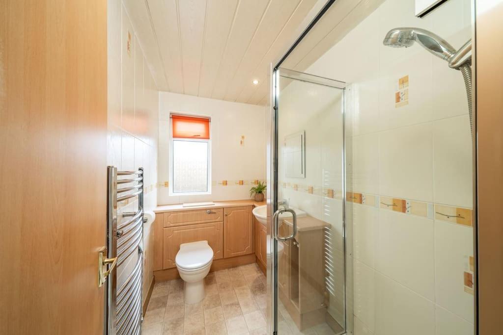 Central Detached Cottage For 2 Adults With Garden view 2