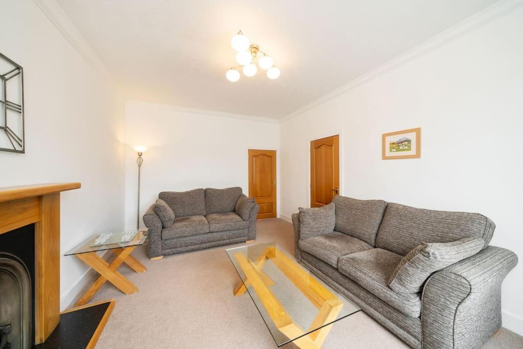 Central Detached Cottage For 2 Adults With Garden view 3