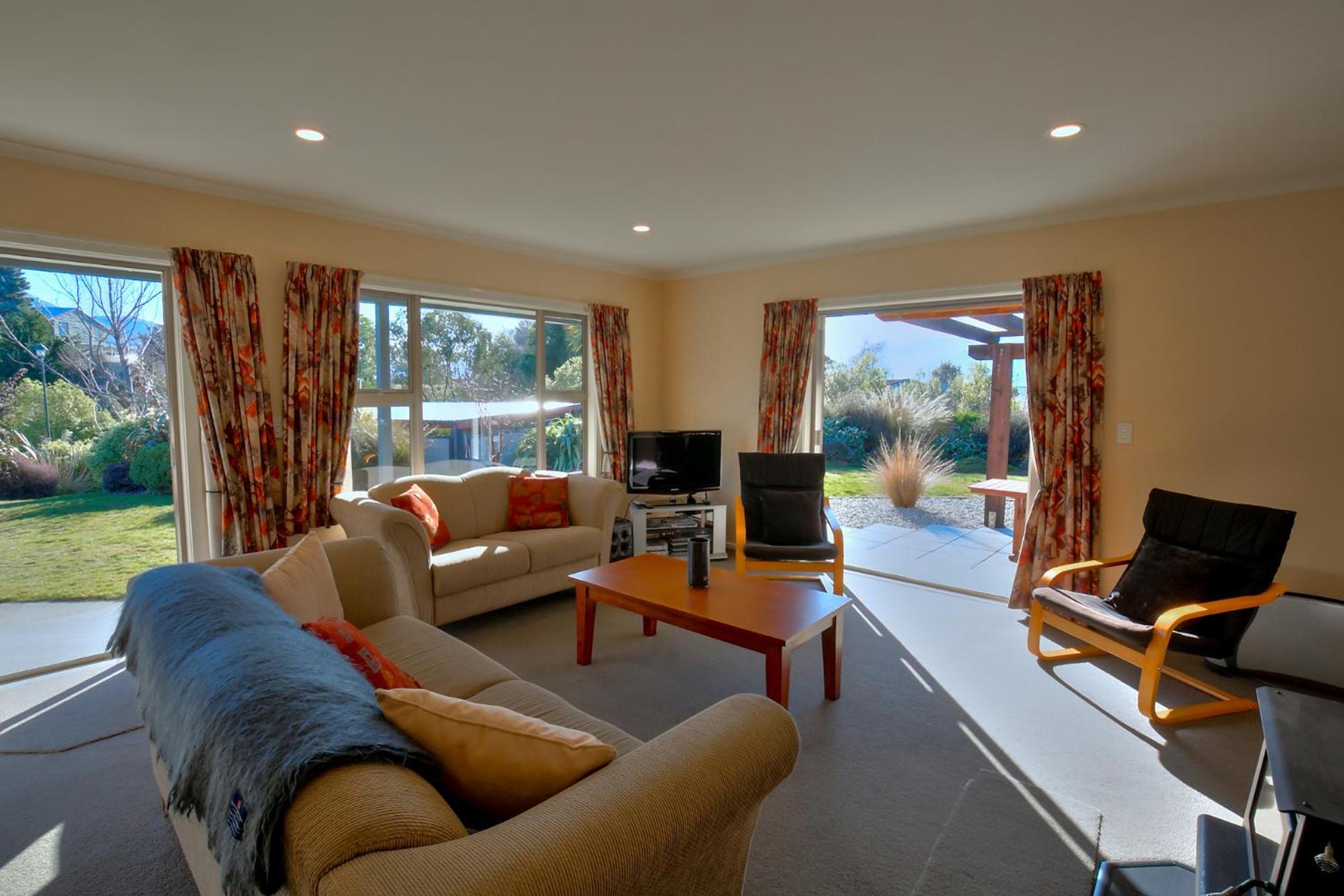 Lake Hawea Hideaway - Lake Hawea Holiday Home view 3