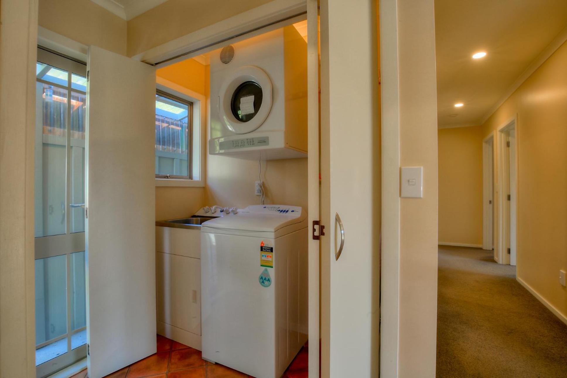 Lake Hawea Hideaway - Lake Hawea Holiday Home view 5