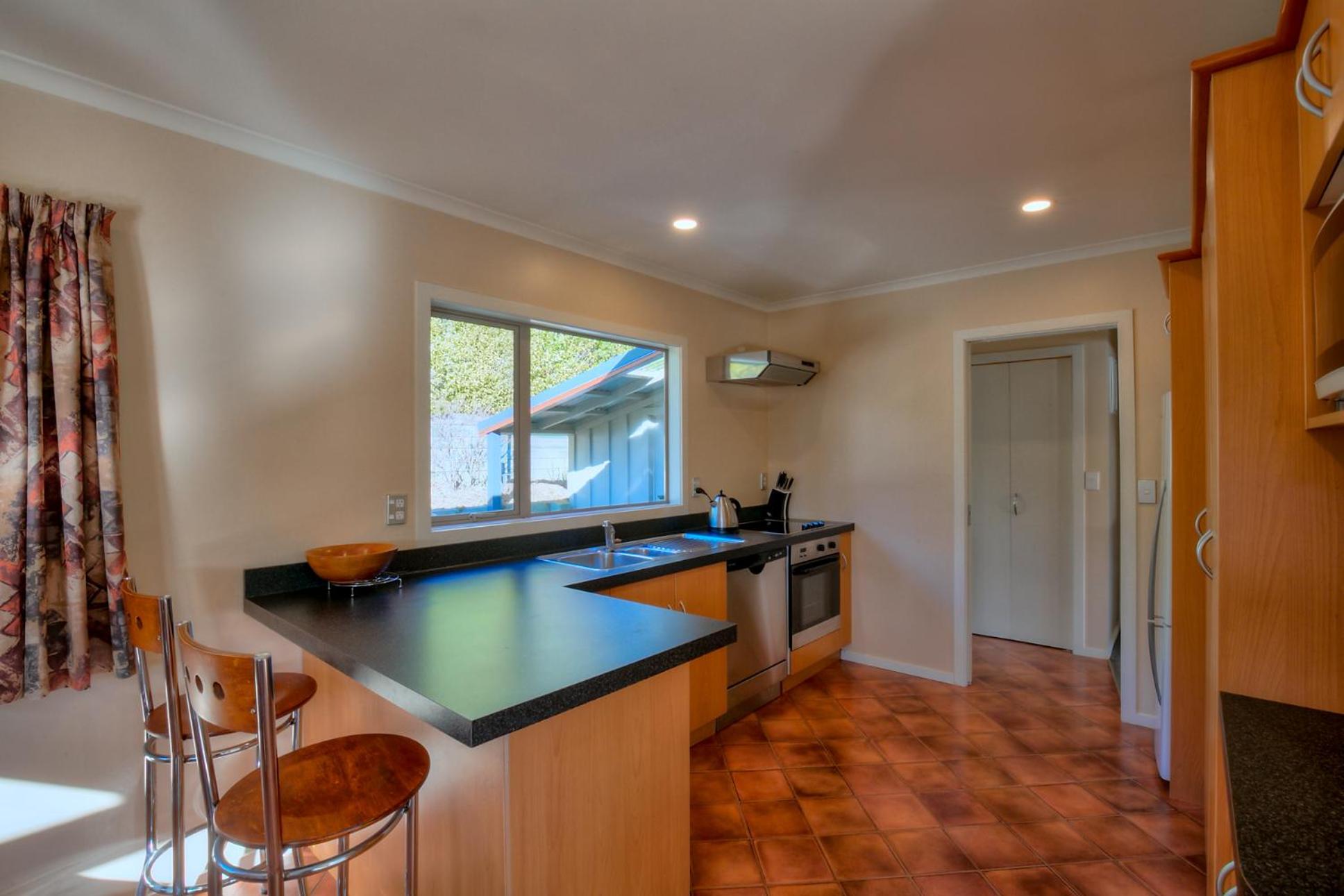 Lake Hawea Hideaway - Lake Hawea Holiday Home view 4