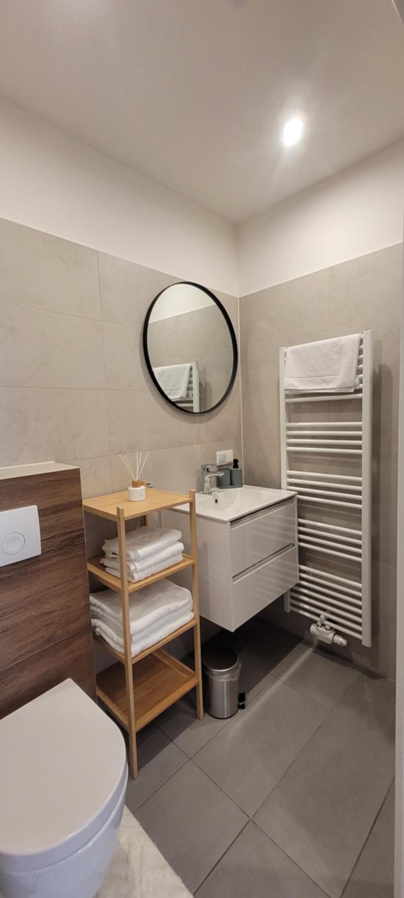 Altbauwohnung mit Charme - selbst Check In - Queensize Bett