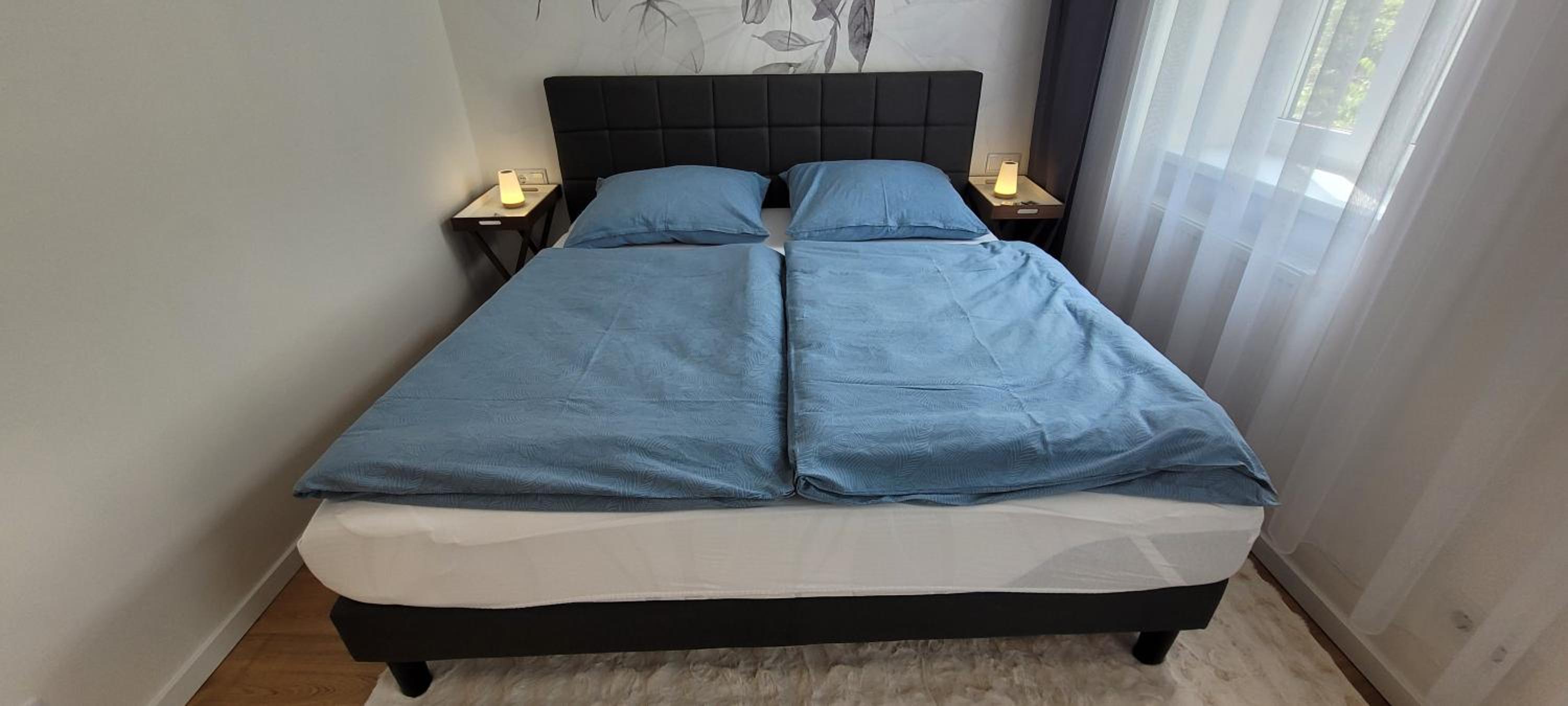 Altbauwohnung mit Charme - selbst Check In - Queensize Bett