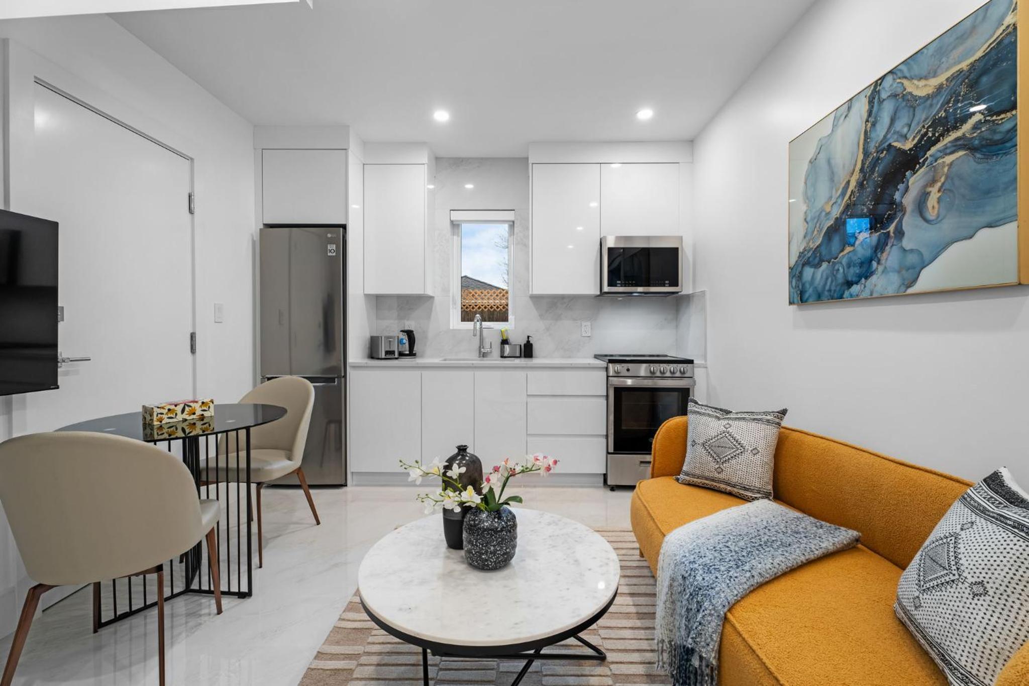 Brand New 2 Bedroom Point Grey Getaway