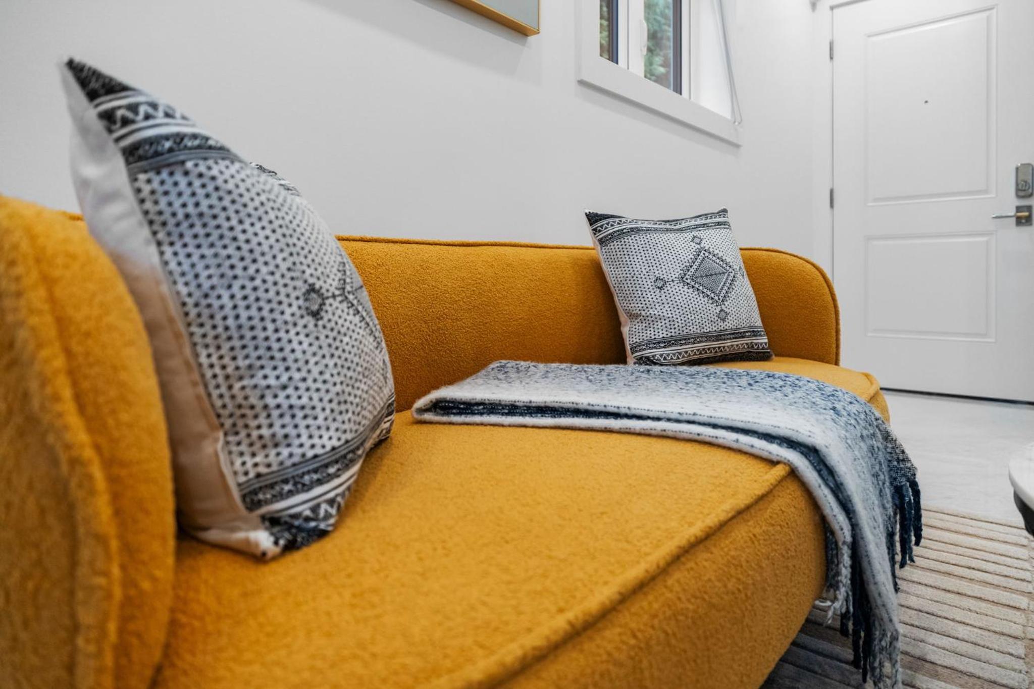 Brand New 2 Bedroom Point Grey Getaway