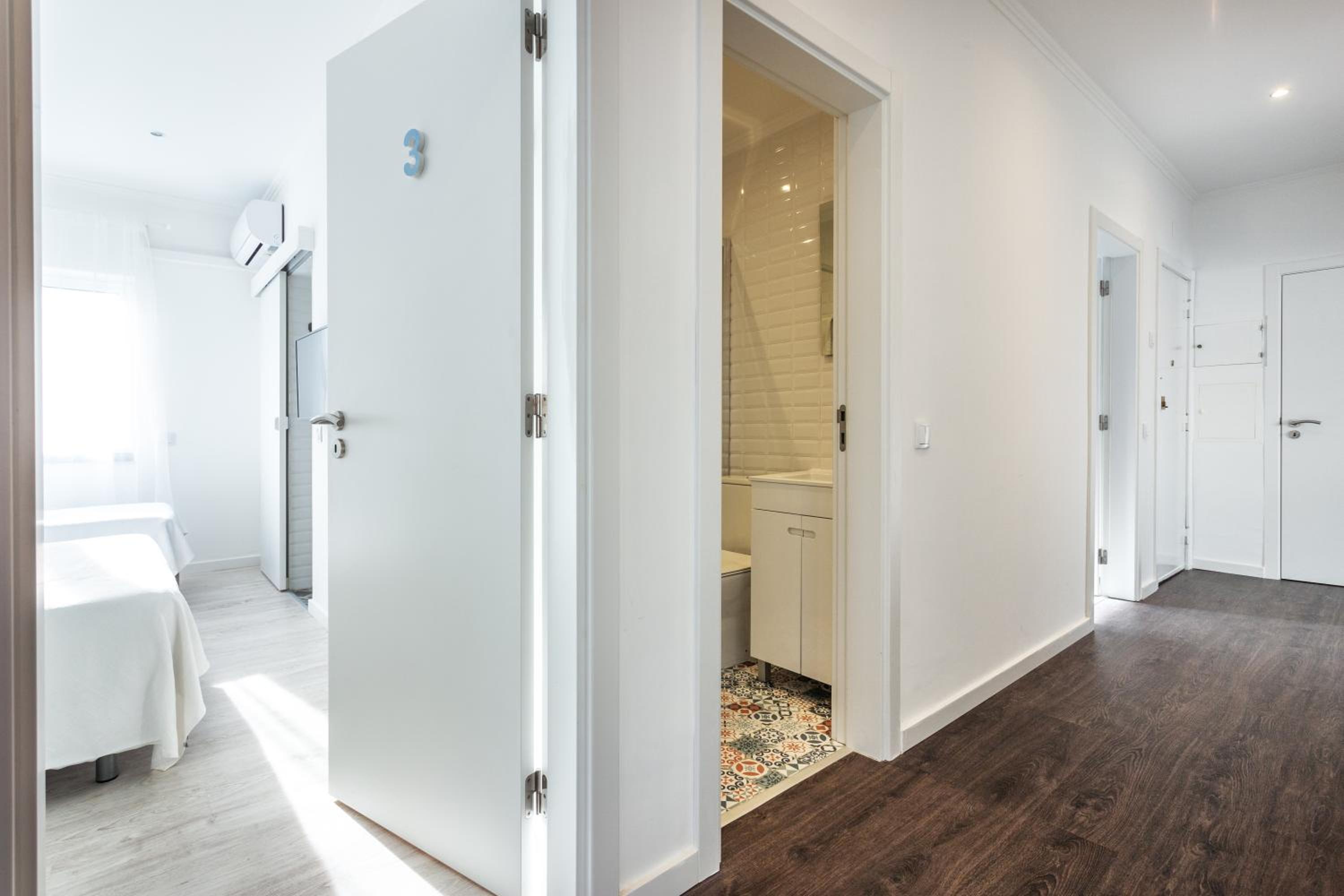 Blife Farensya private rooms near train station view 3