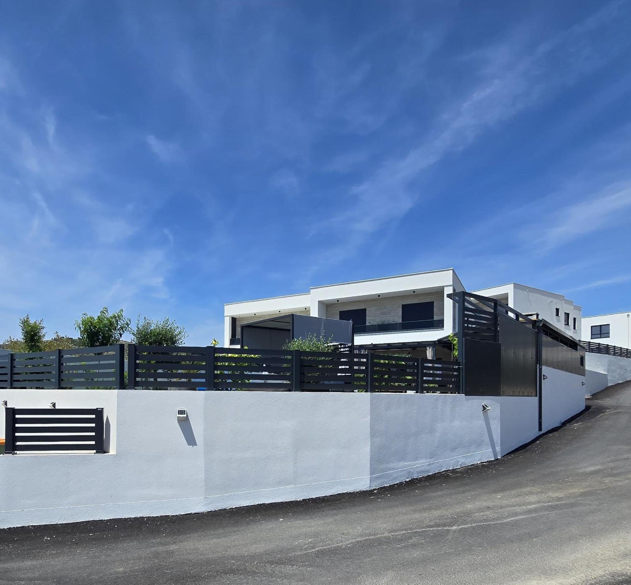 MEERBLICK DUPLEX POOL-VILLA REGIRMA DELUXE bis 8 Personen