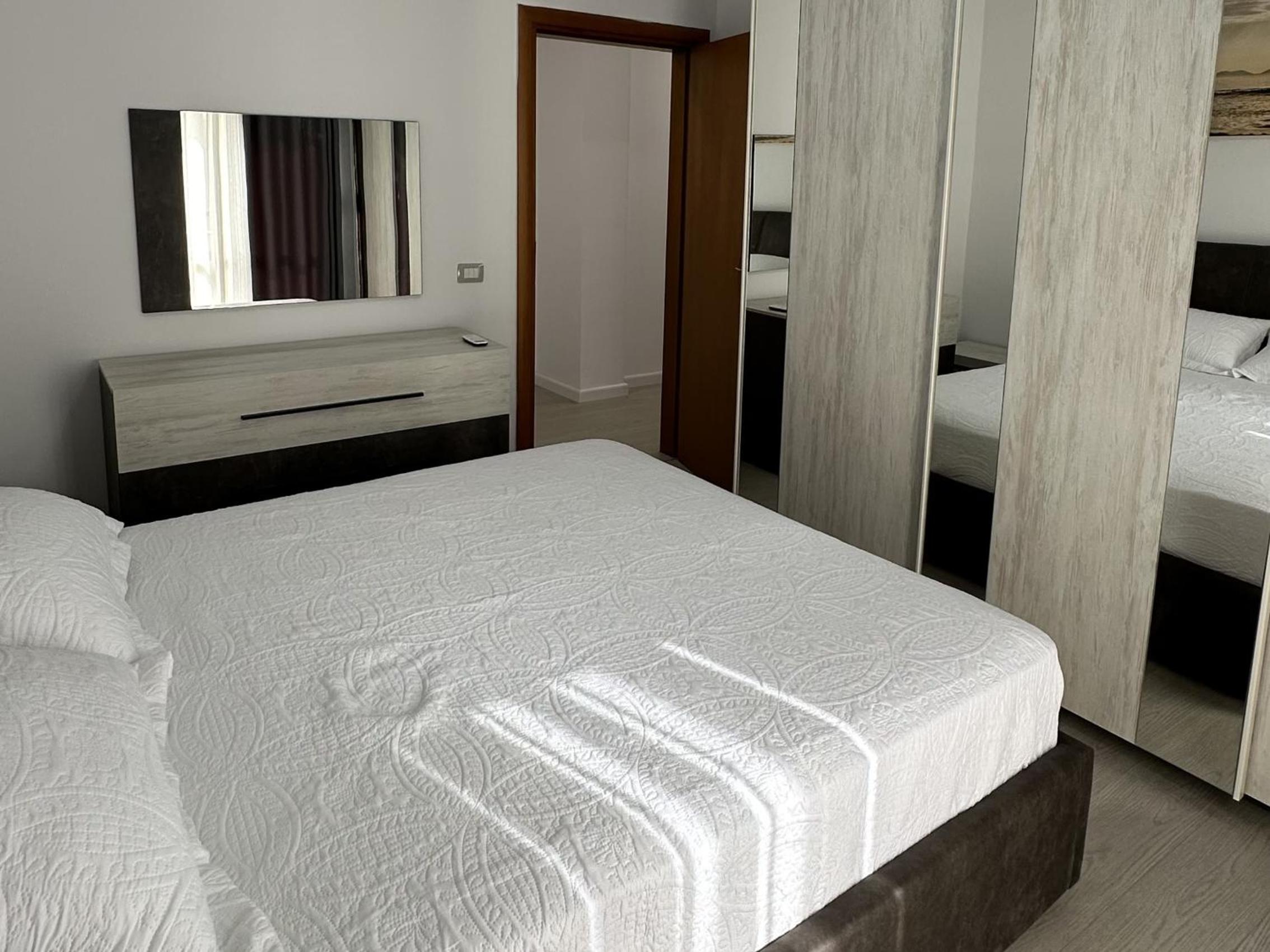 ER Apartment - Center photo 4