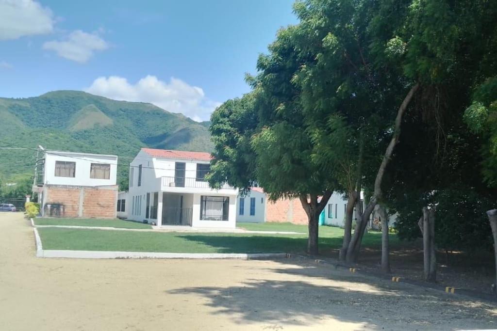 Casa en Condominio con Piscina