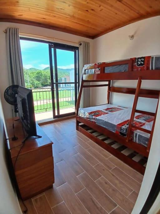 Casa en Condominio con Piscina